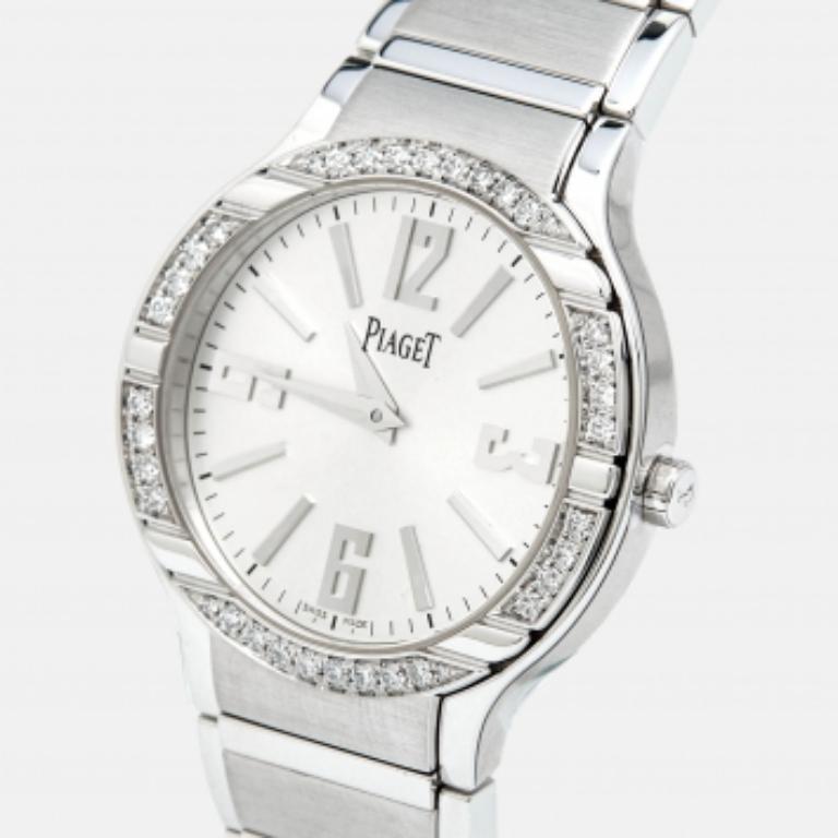 Una silueta atemporal fabricada con materiales de alta calidad y repleta de precisión y lujo hace de este reloj de pulsera Piaget la elección perfecta para dar un acabado sofisticado a cualquier look. Es una gran creación para elevar la experiencia