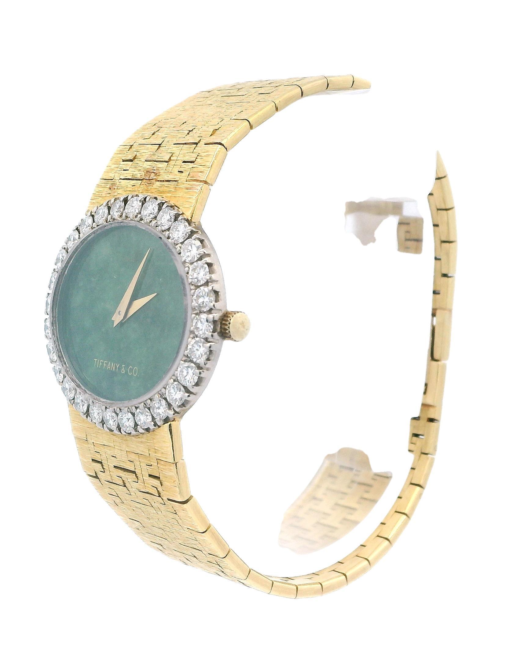 An oval watch featuring 1.4 carats of round cut white diamonds with VVS2 clarity and E color grade, set in 18k gold. The watch face is adorned with green nephrite.

Manual movement.

Watch face size: 27 mm

Total weight: 58.2 grams

Length: 16.0