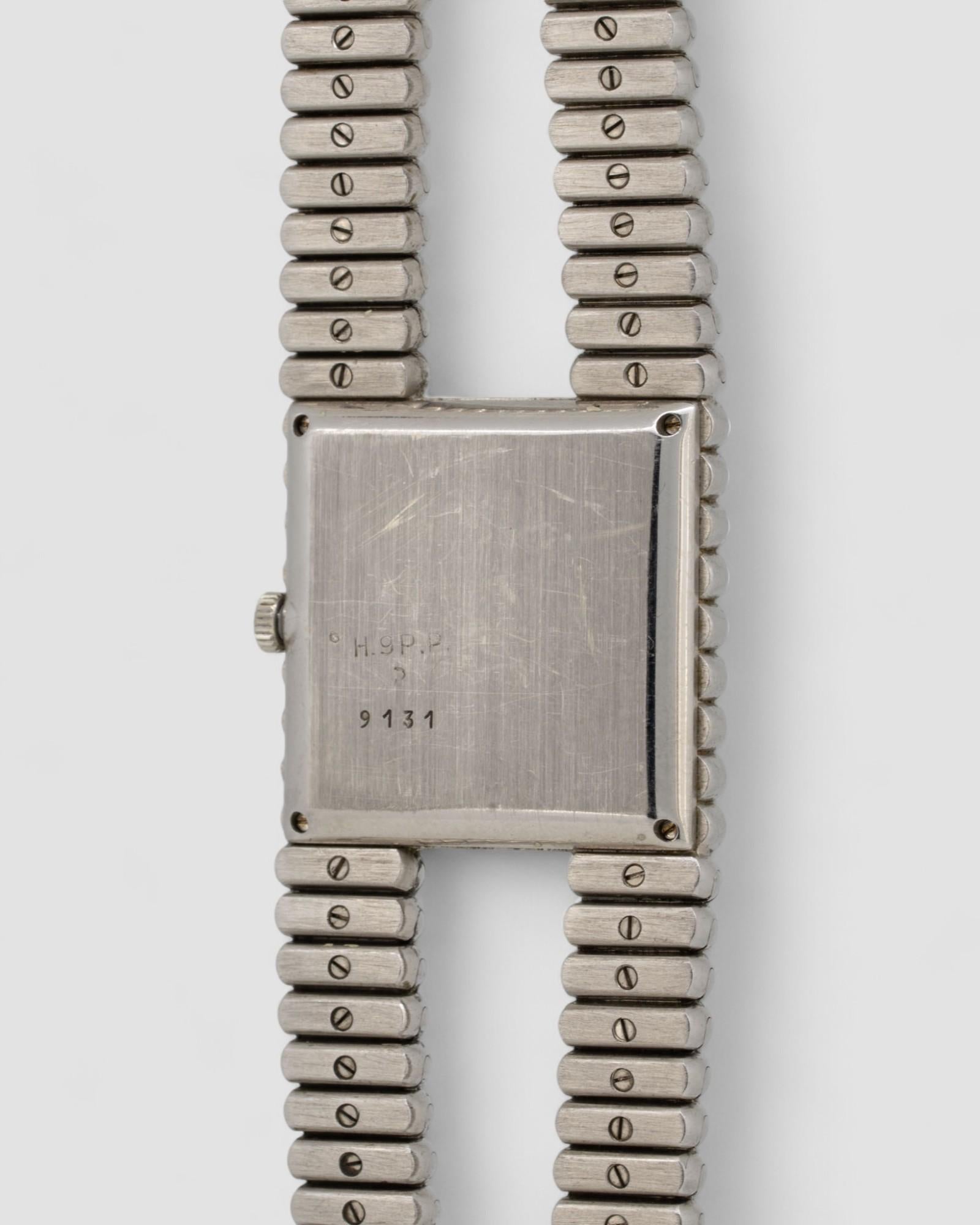 Piaget Vampire Emperador 9131 Onice Diamante Quadrante Oro Bianco 18k 1970s

SKU 1419

Una drammatica dichiarazione di lusso degli anni '70, il Piaget Vampire Emperador Ref. 9131 combina contrasti sorprendenti, materiali preziosi e un design audace.