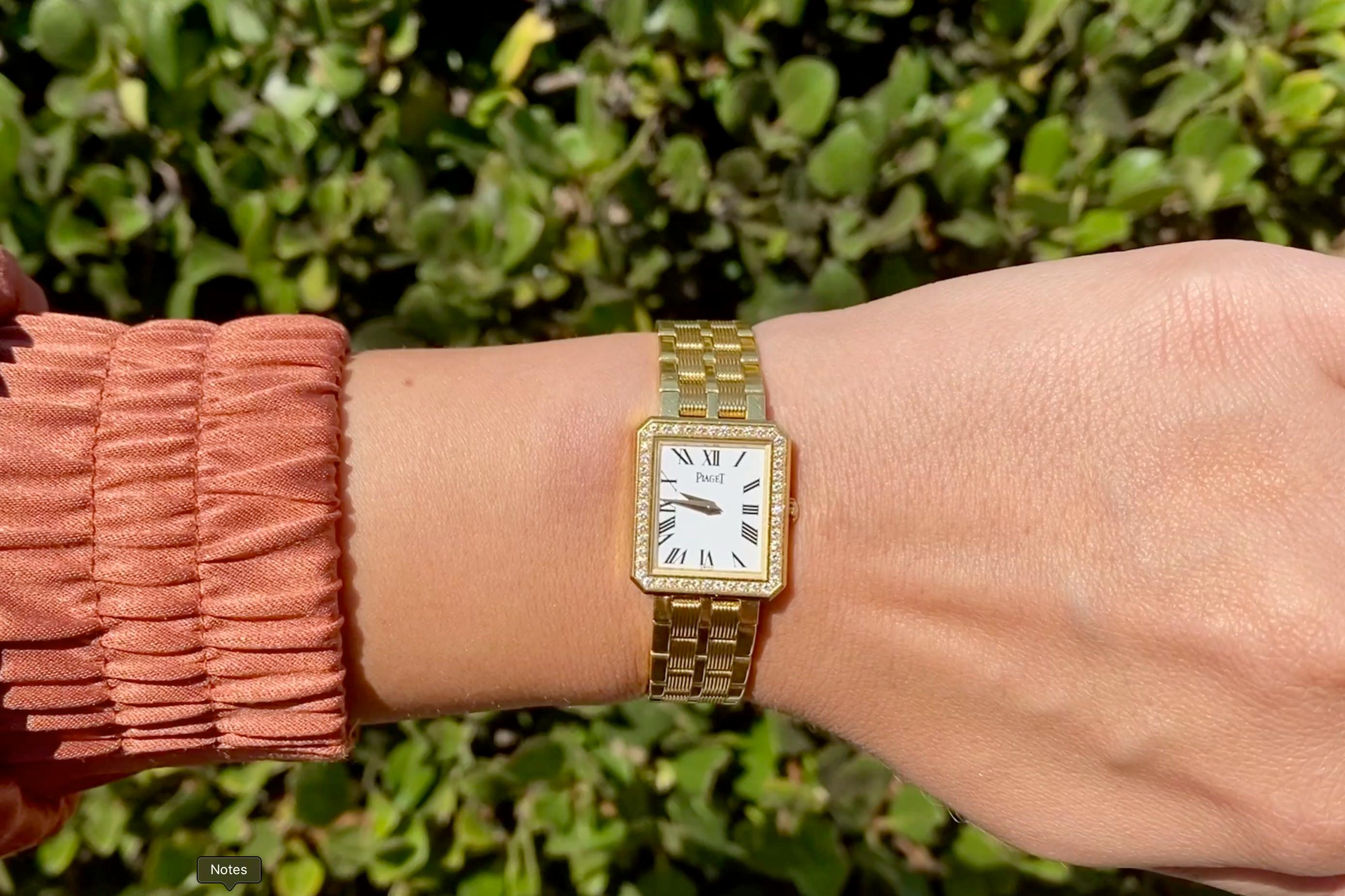 Marke: Piaget

Uhrwerk: Quarz:: Swiss Made

Gehäuse/Zifferblatt: 47 werkseitig gefasste Diamanten in 18K Gelbgold

Armband: 18K Gelbgold Piaget Armband & Schließe

Handgelenk Größe: Einstellbar

Zustand: Ausgezeichnet (Vorbesitzer)