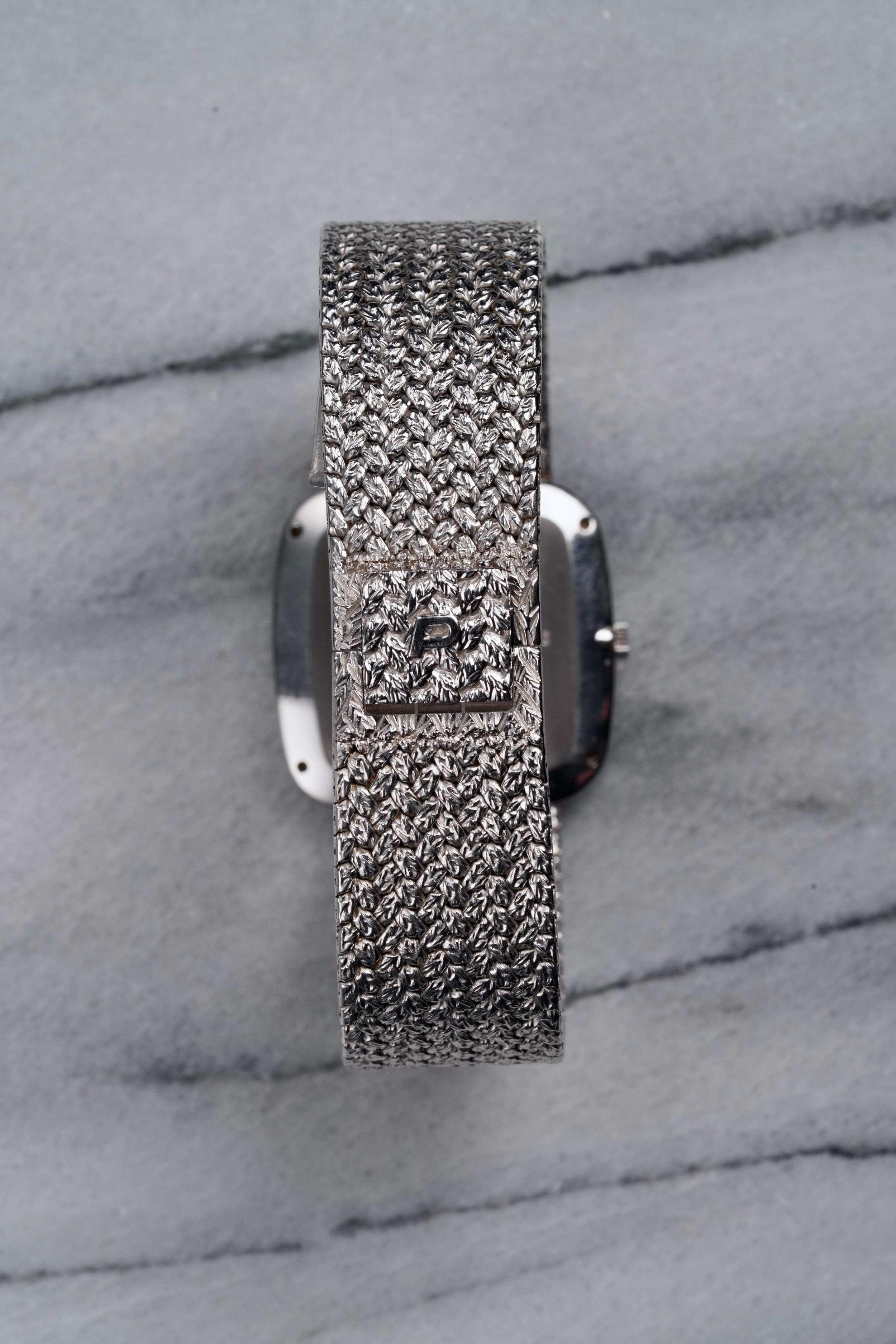 Piaget Watch with Onyx & Diamond in 18K White Gold, 1980s In Good Condition For Sale In New York, NY
