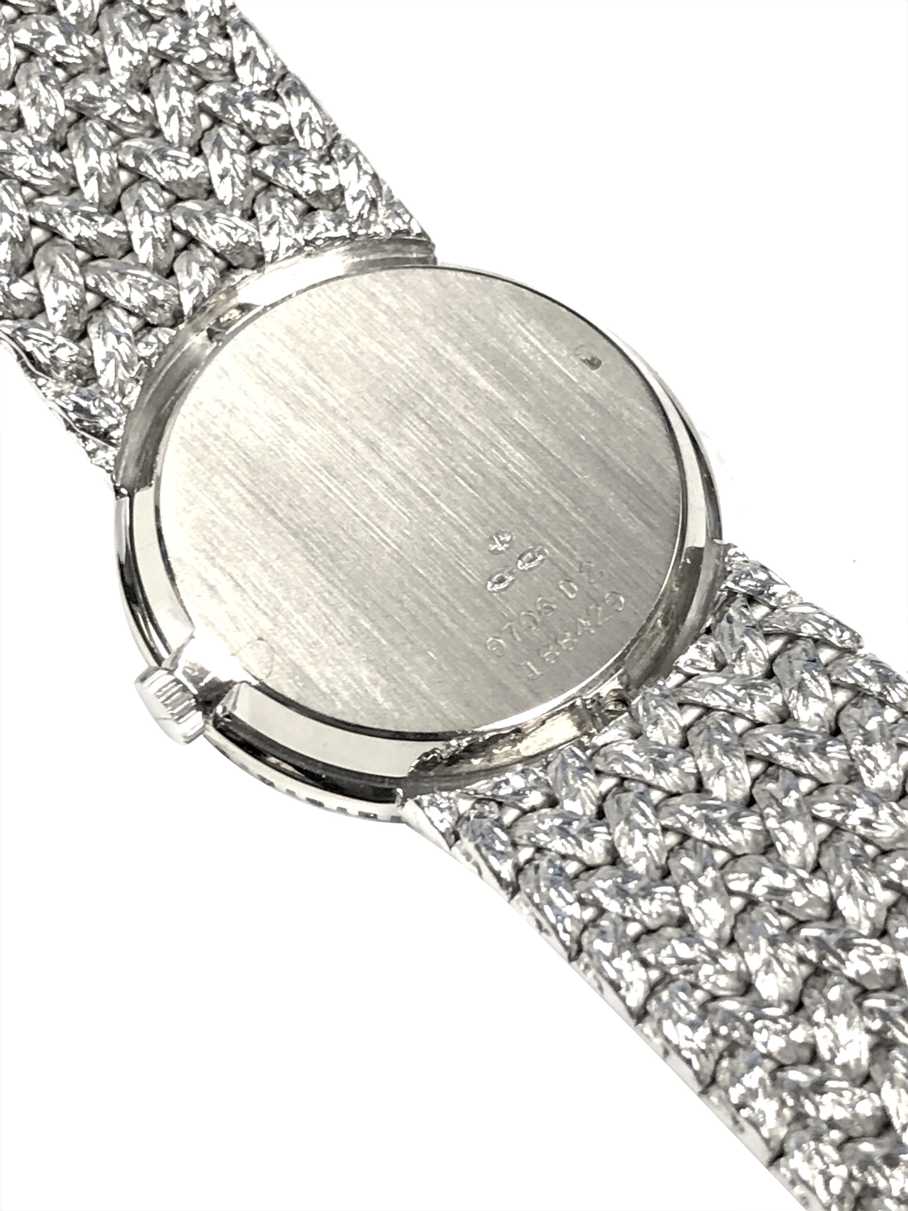 Taille ronde Montre-bracelet mécanique pour dames en or blanc, cadran en lapis et diamants Piaget en vente