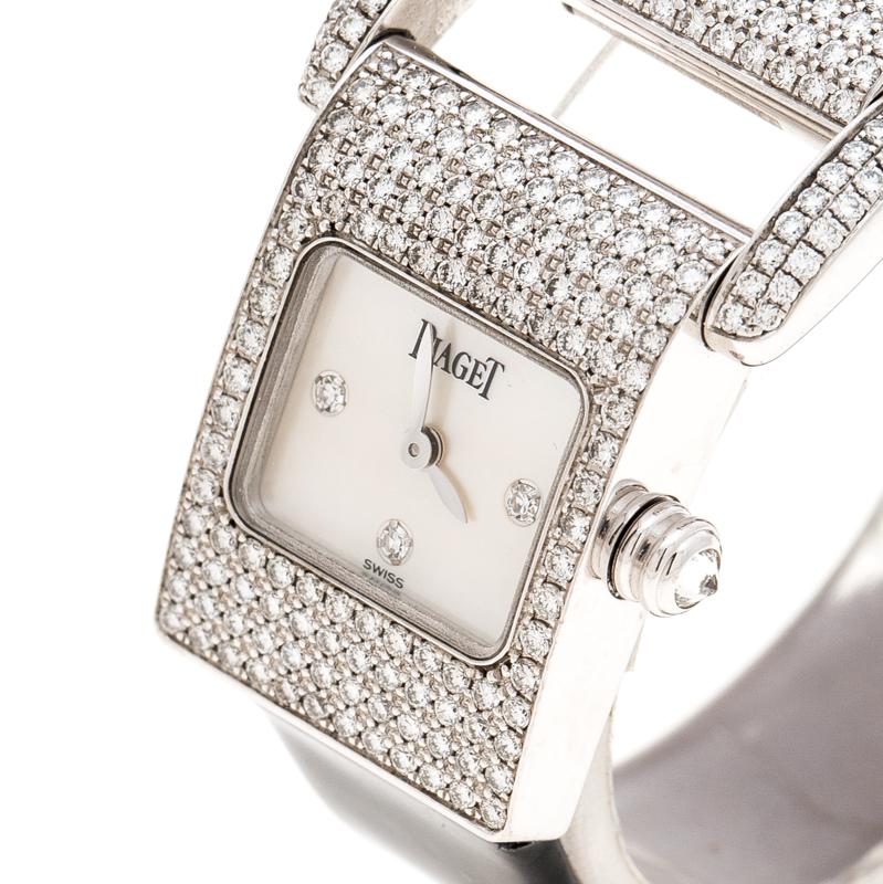 Piaget nods to supreme elegance and feminine charm with their Miss Protocol wristwatch. A style that proves their prowess as watchmakers and the flair of subtly introducing their distinction in each of their designs, this timepiece celebrates the