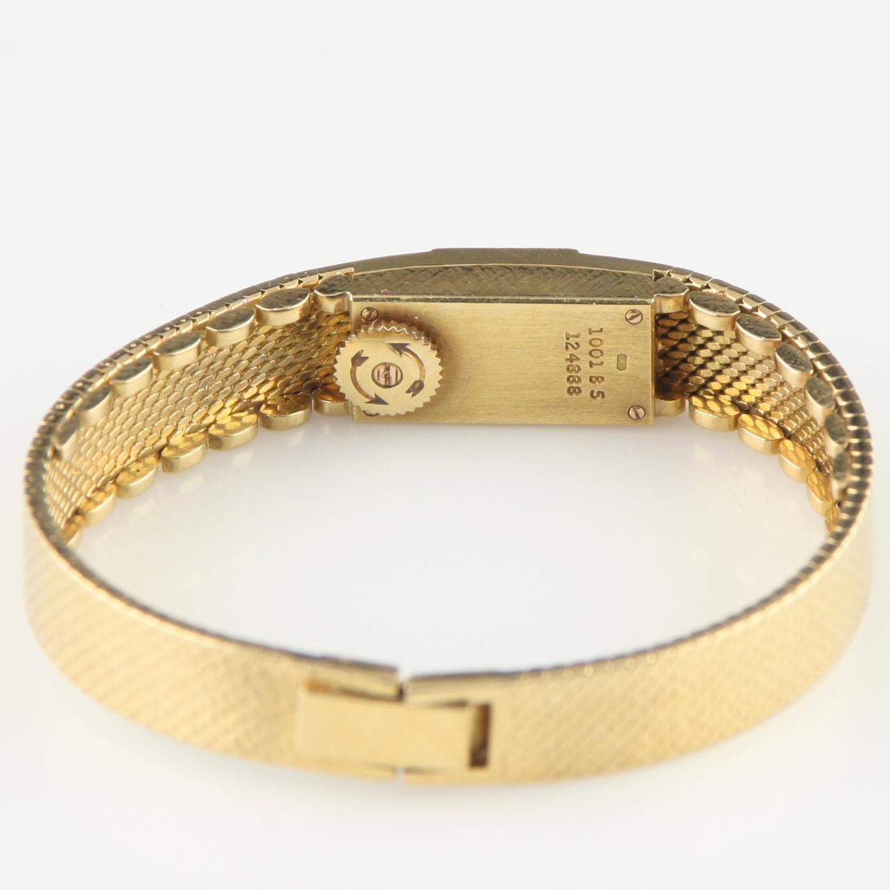 Piaget Women's Solid 18 Karat Yellow Gold Vintage Hand-Winding Watch In Good Condition For Sale In Sherman Oaks, CA