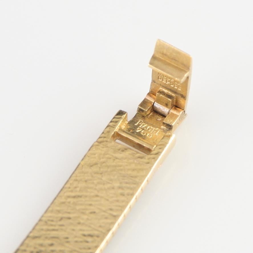 Piaget Women's Solid 18 Karat Yellow Gold Vintage Hand-Winding Watch For Sale 2