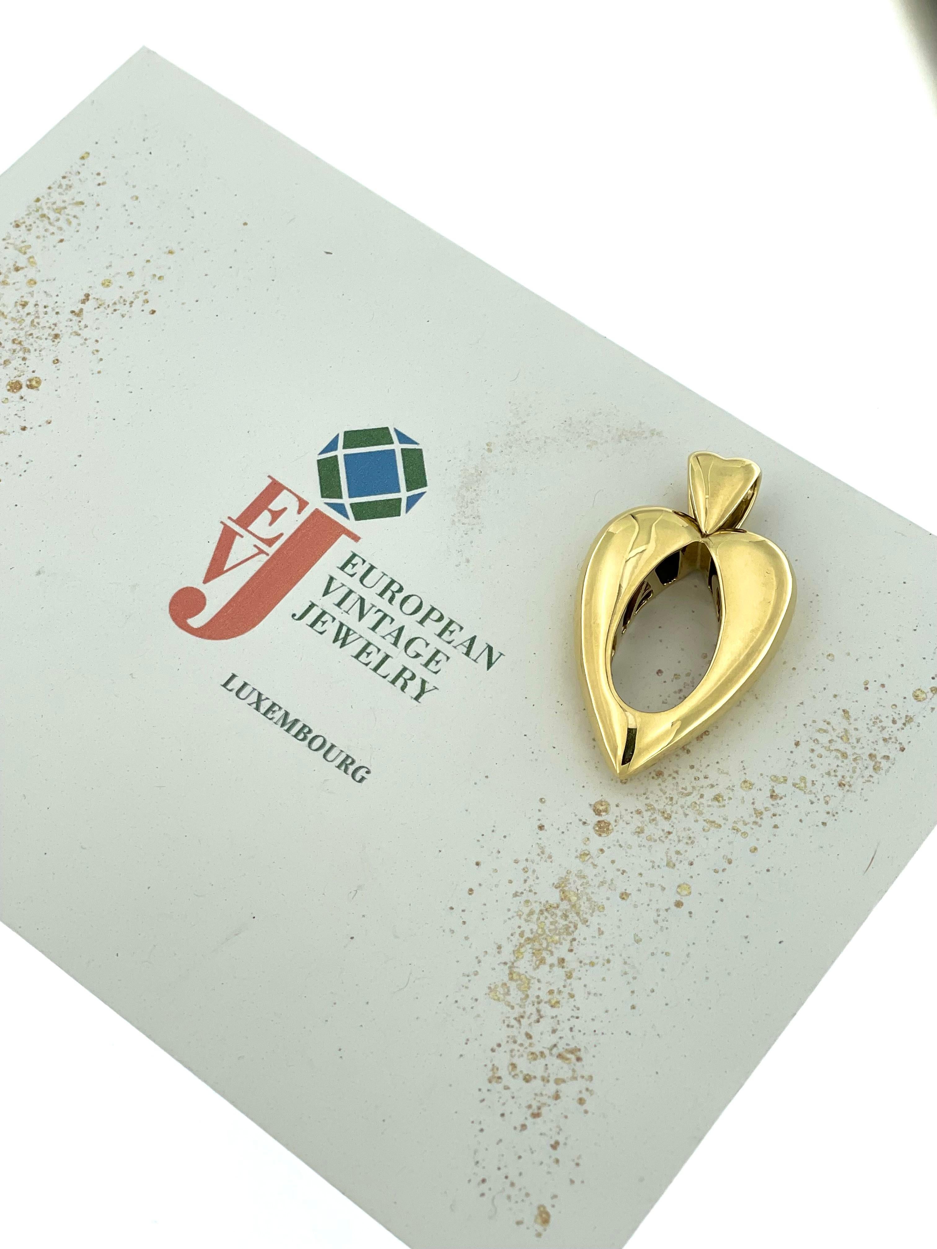 Piaget Pendentif cœur en or jaune en vente 4