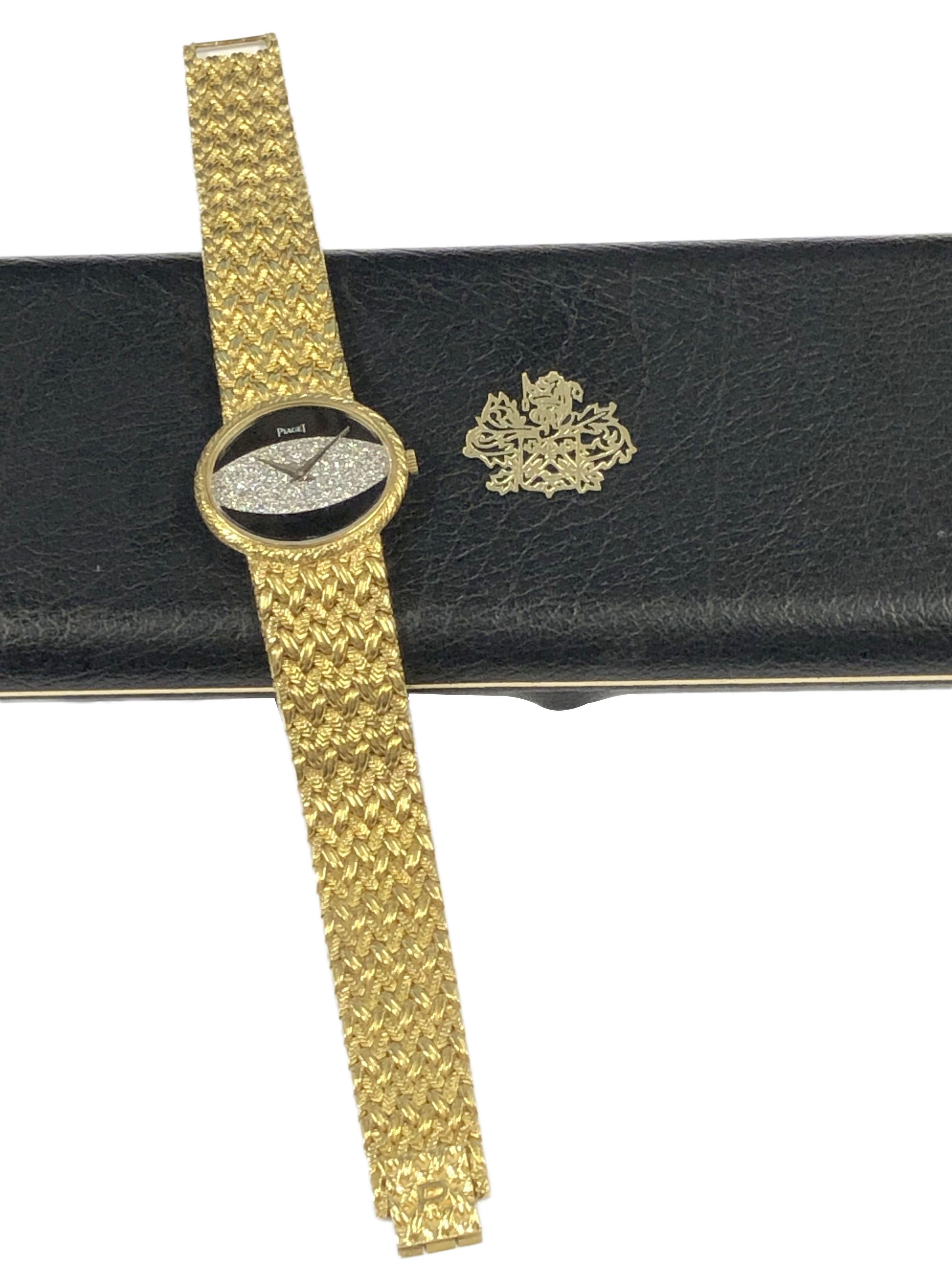 Piaget Montre-bracelet mécanique pour femmes avec cadran en or jaune, onyx et diamants en vente 2
