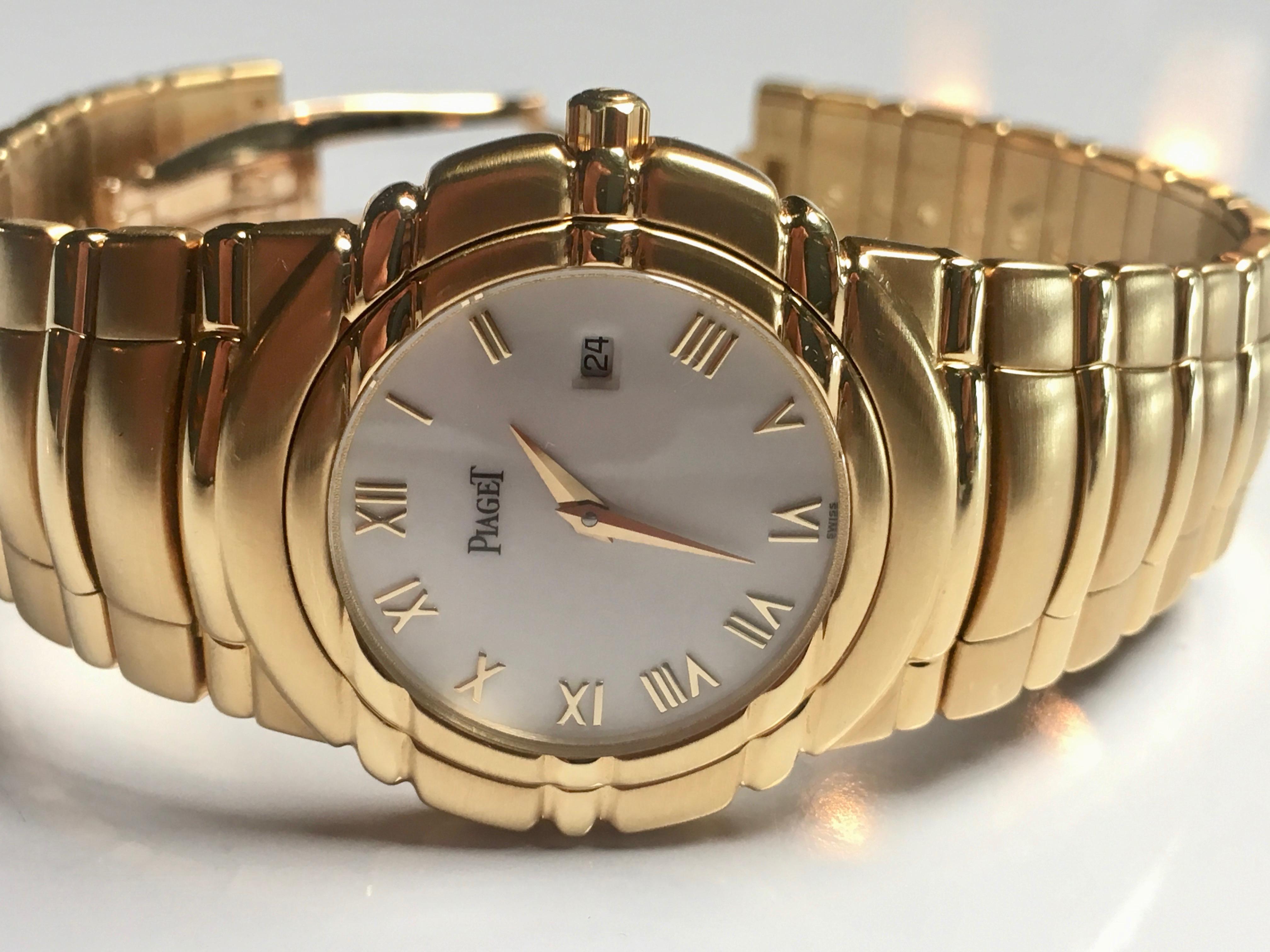 Piaget Yellow Gold Tanagra Midsize quartz Wristwatch, c 1993 In Excellent Condition In Los Angeles, CA