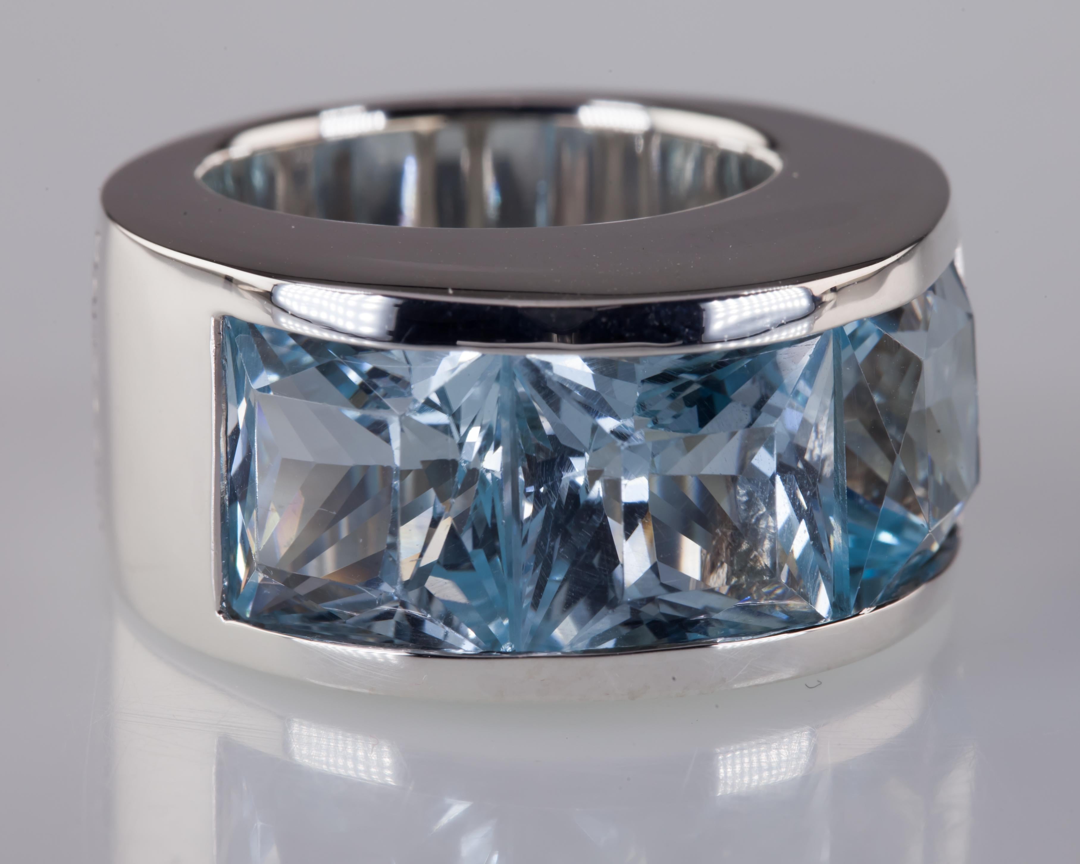 Pianegonda Sterling Silver Three Princess Cut Blue Topaz Cocktail Ring In Good Condition For Sale In Sherman Oaks, CA