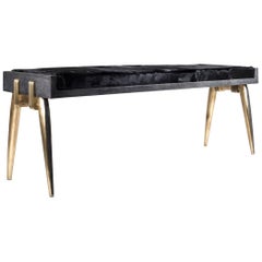 Banco pianista de piel de zapa negro carbón y latón patinado bronce by R & Y Augousti