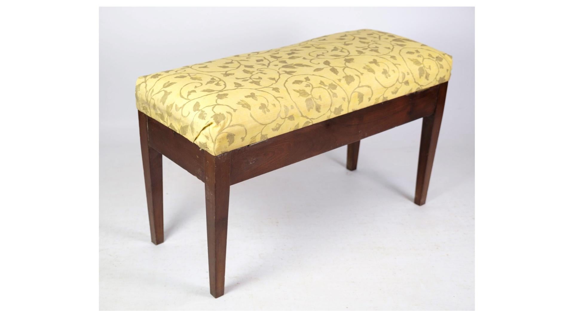 Piano Bench / Stool in Mahogany with Light Floral Fabric from Around 1910 In Good Condition For Sale In Lejre, DK