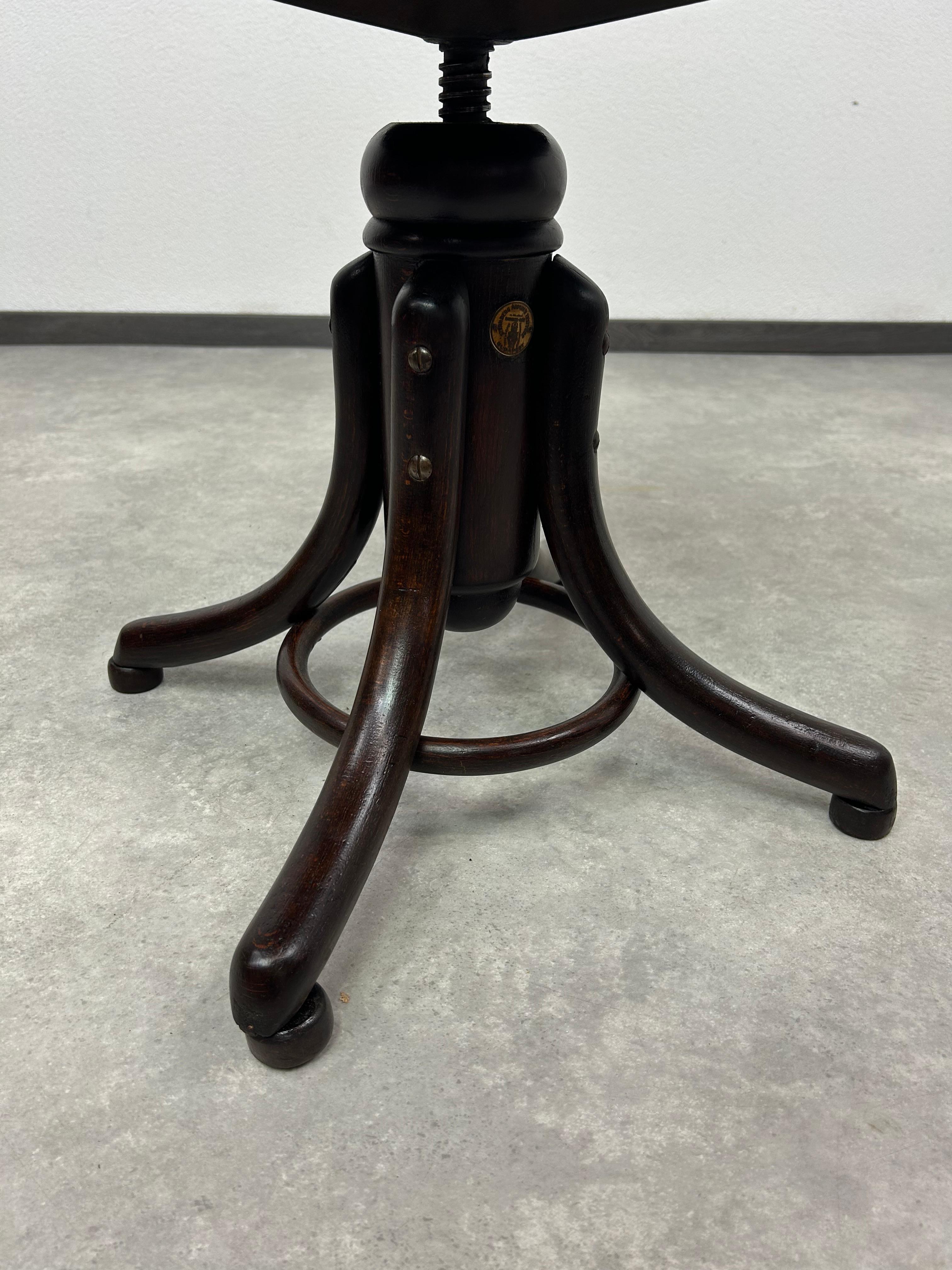 Klavierstuhl Nr.1 von Thonet (Slowakisch) im Angebot