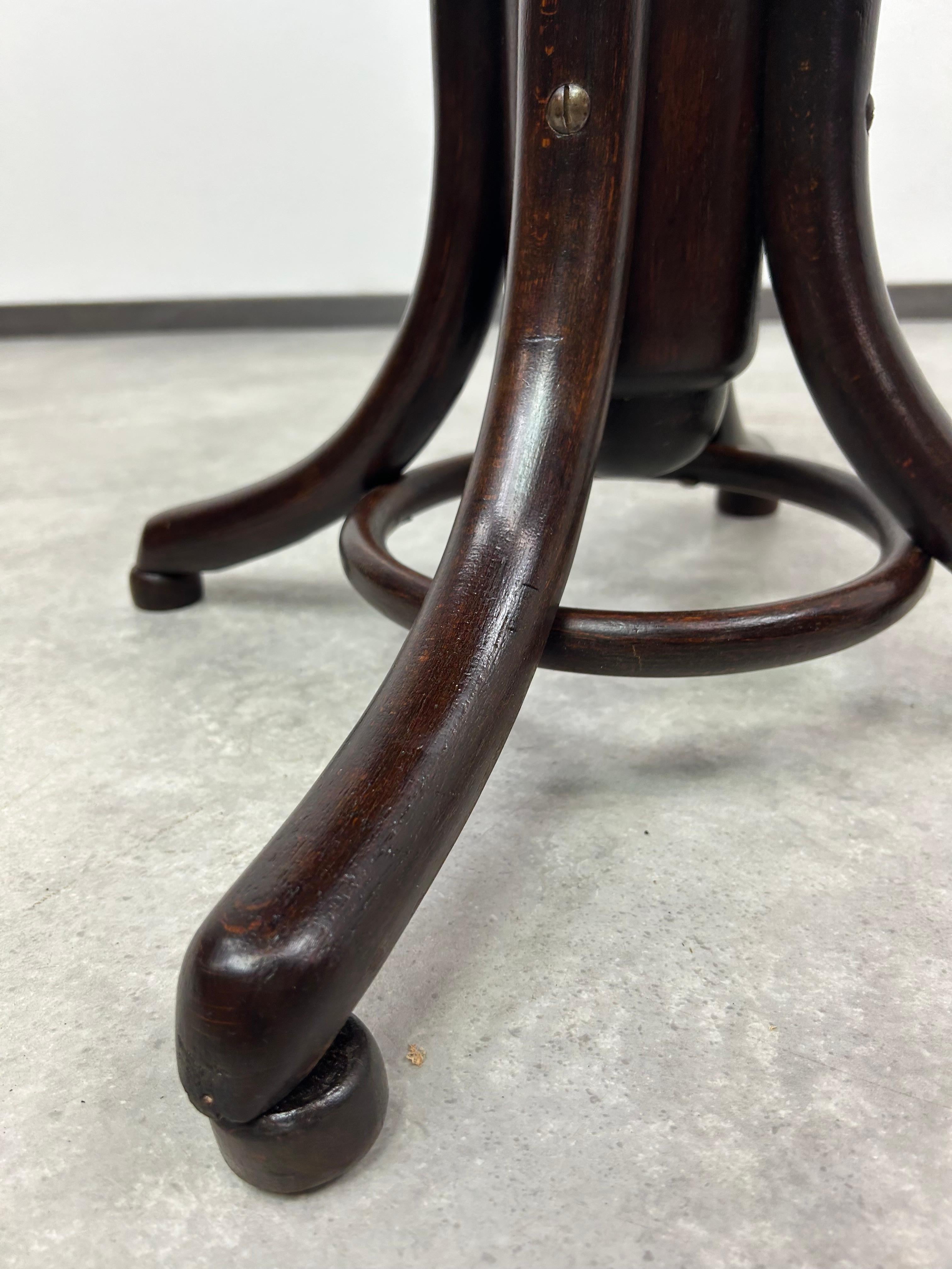 Klavierstuhl Nr.1 von Thonet im Zustand „Hervorragend“ im Angebot in Banská Štiavnica, SK