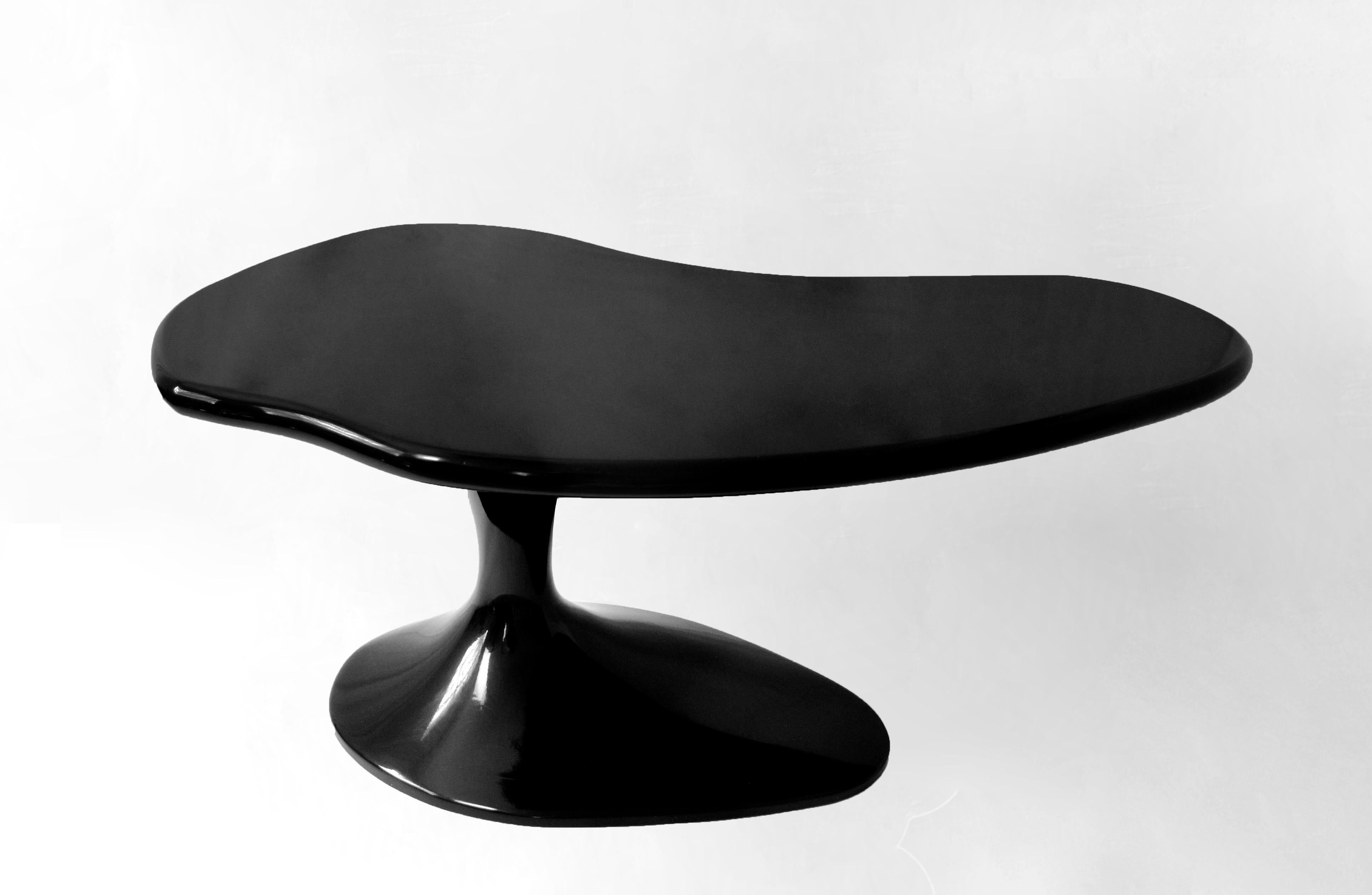 Postmoderno Scrivania per pianoforte in legno laccato nero in vendita