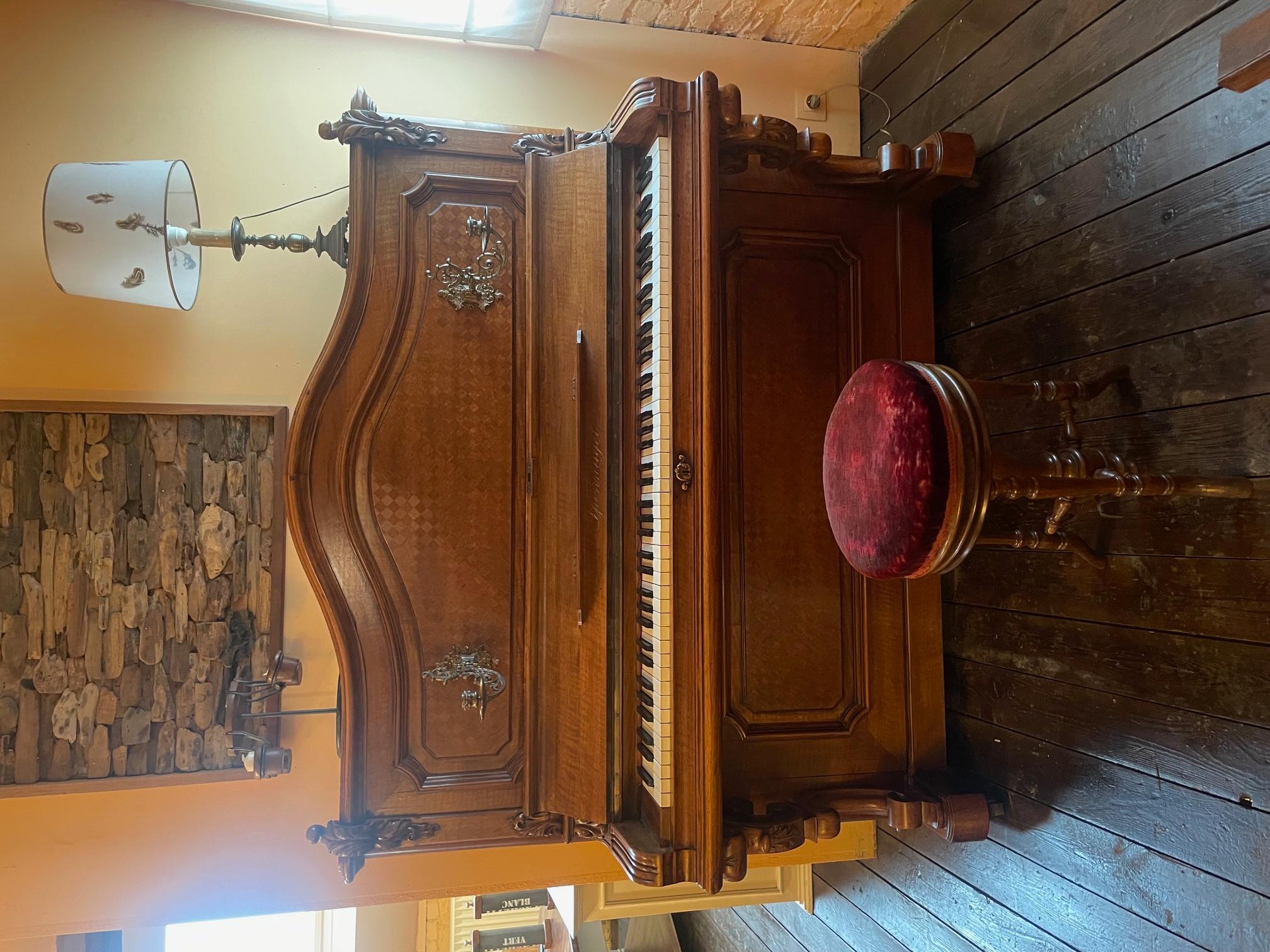 Piano Sponnagel um 1900 mit seinem Sitz im Angebot 3