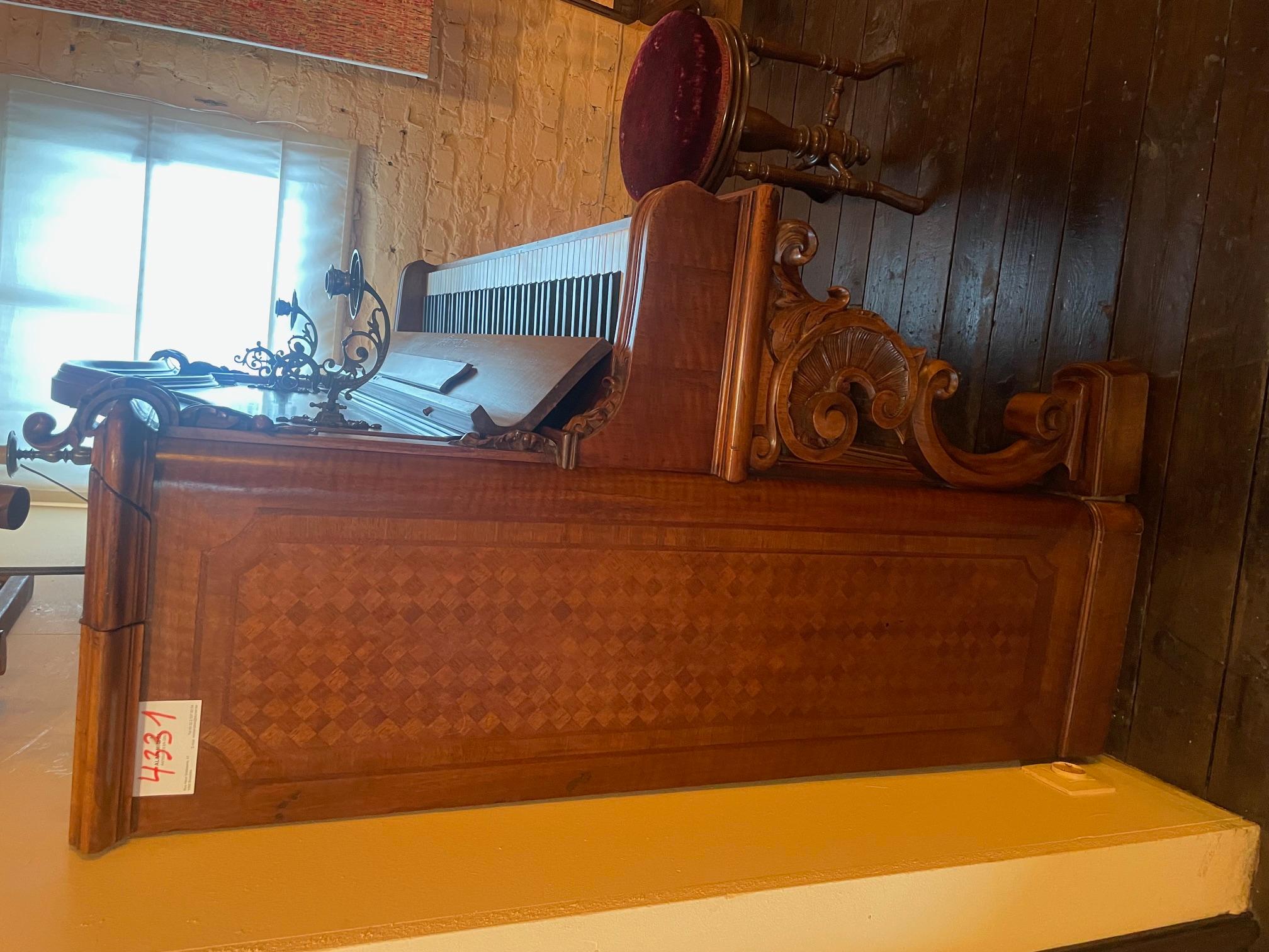 Piano Sponnagel um 1900 mit seinem Sitz (Polnisch) im Angebot