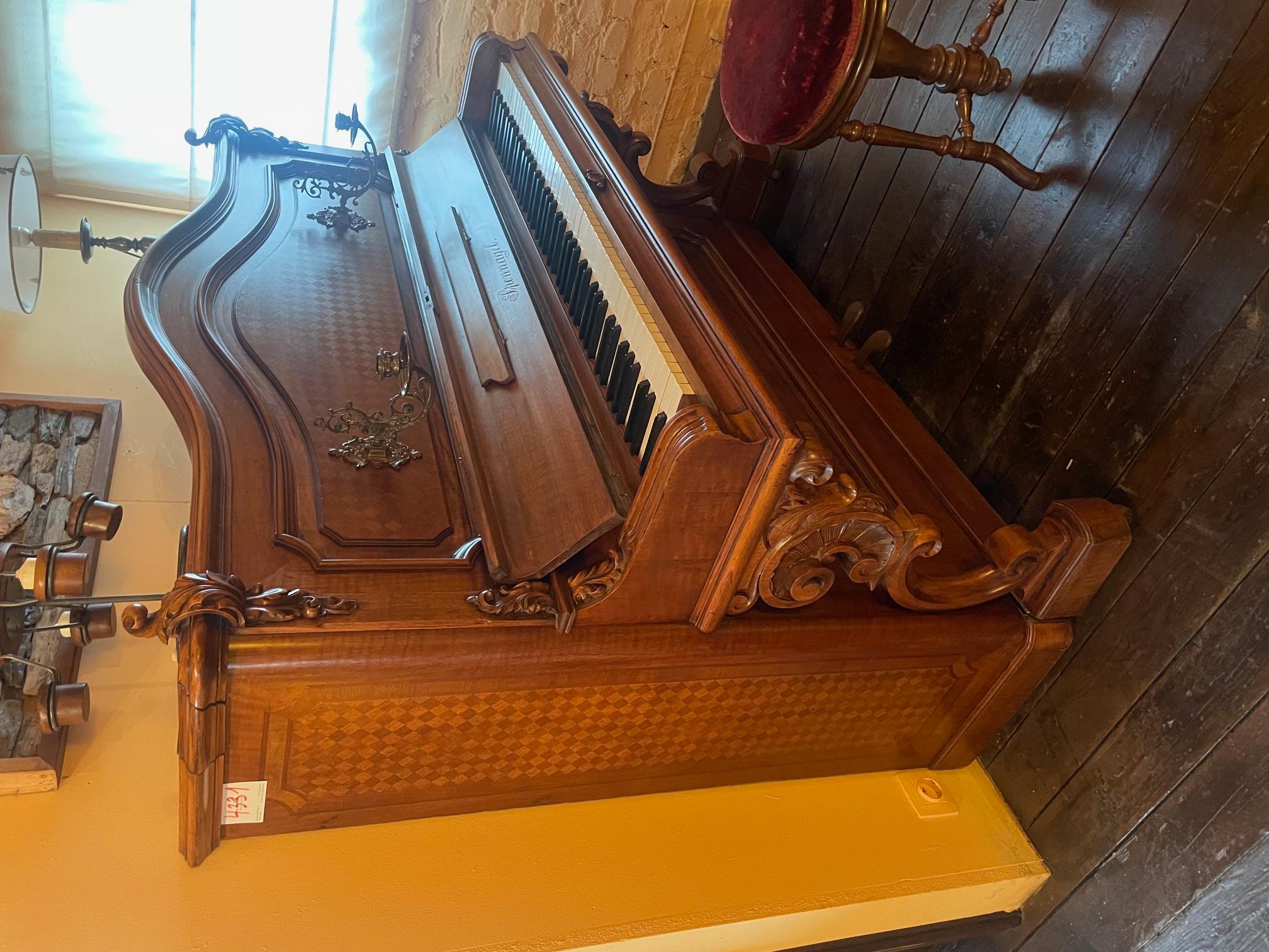 Piano Sponnagel um 1900 mit seinem Sitz im Angebot 1