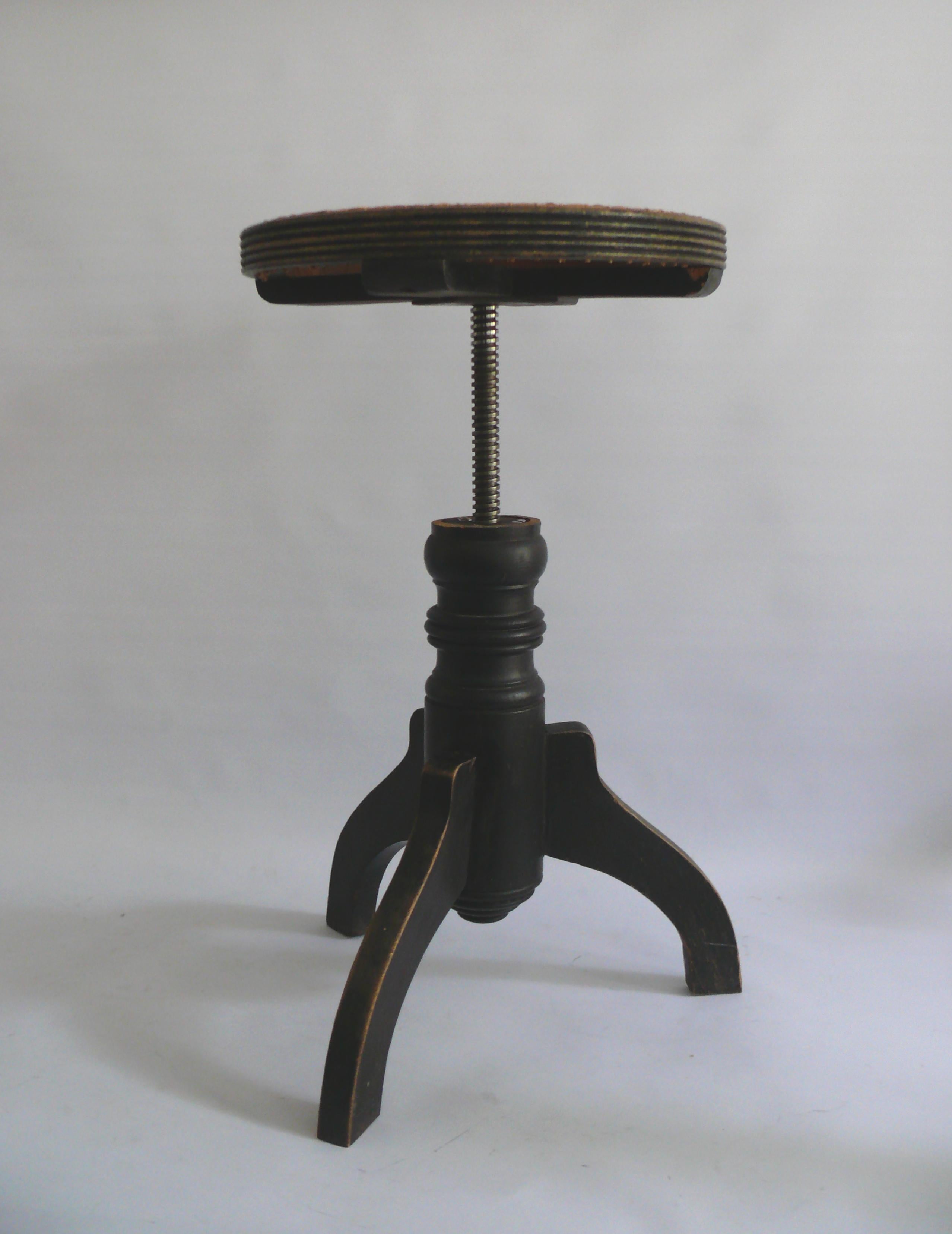 Piano stool/swivel stool made of solid wood with Viennese cane from the Historicism period (late 19th - early 20th century). The piano stool is made of beech wood and has three curved legs connected to the central column. The stool is adjustable in