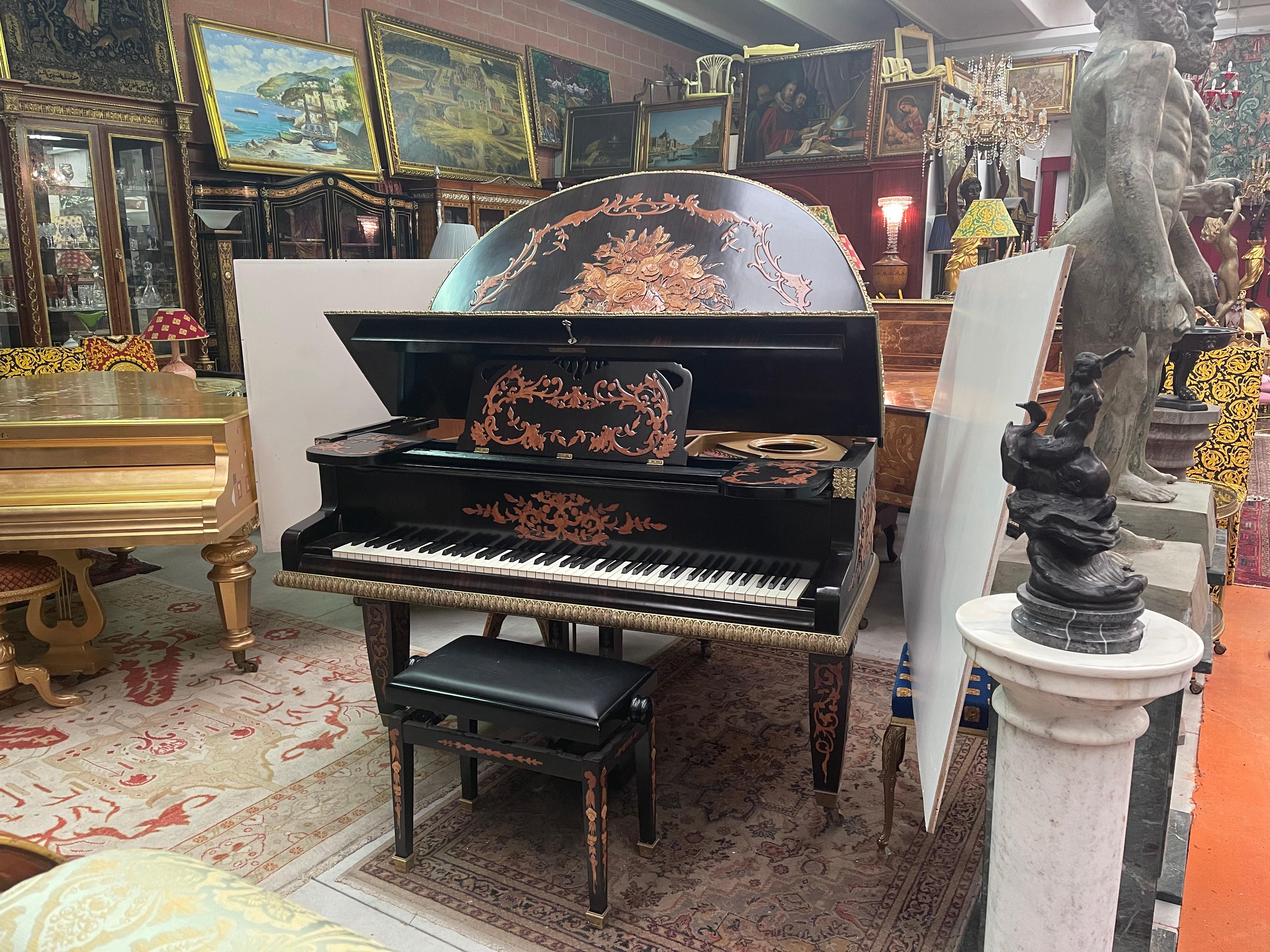 19th Century Pianoforte tedesco con preziosi legni di frutta e intagli 1930 For Sale