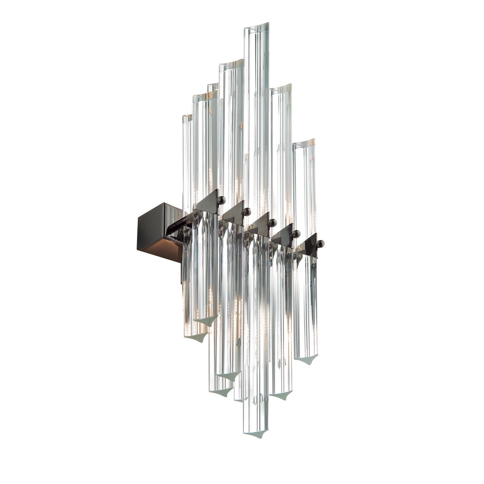 Part of the Pianoforte Collection inspired by the shape of piano keys, this wall lamp is a stunning piece of functional decor that will enliven a modern interior, adding a textured decoration, while imbuing a room with the unique reflections of the