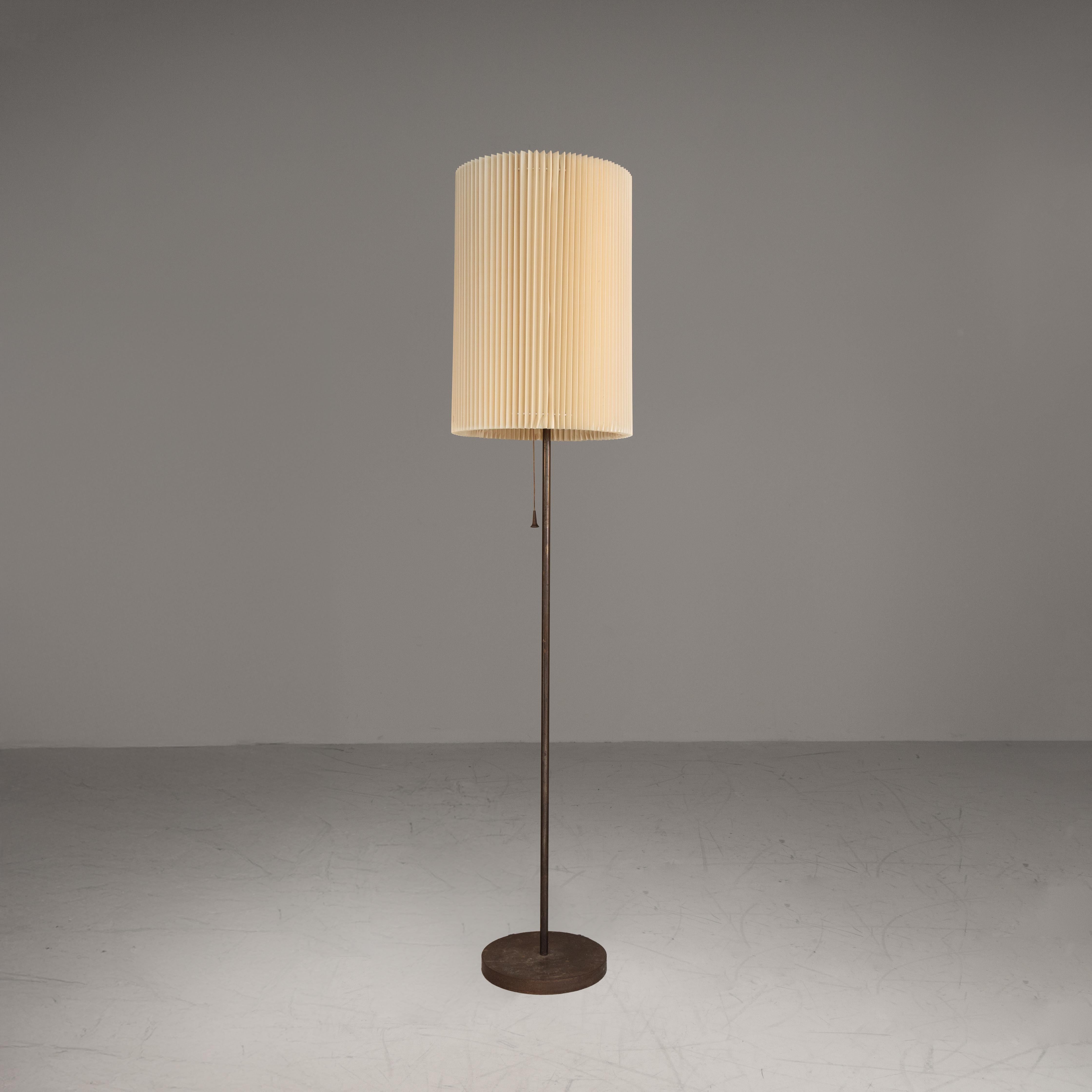Mid-Century moderno Piantana con cappello in pergamena, Manifattura Italiana, 1950 in vendita