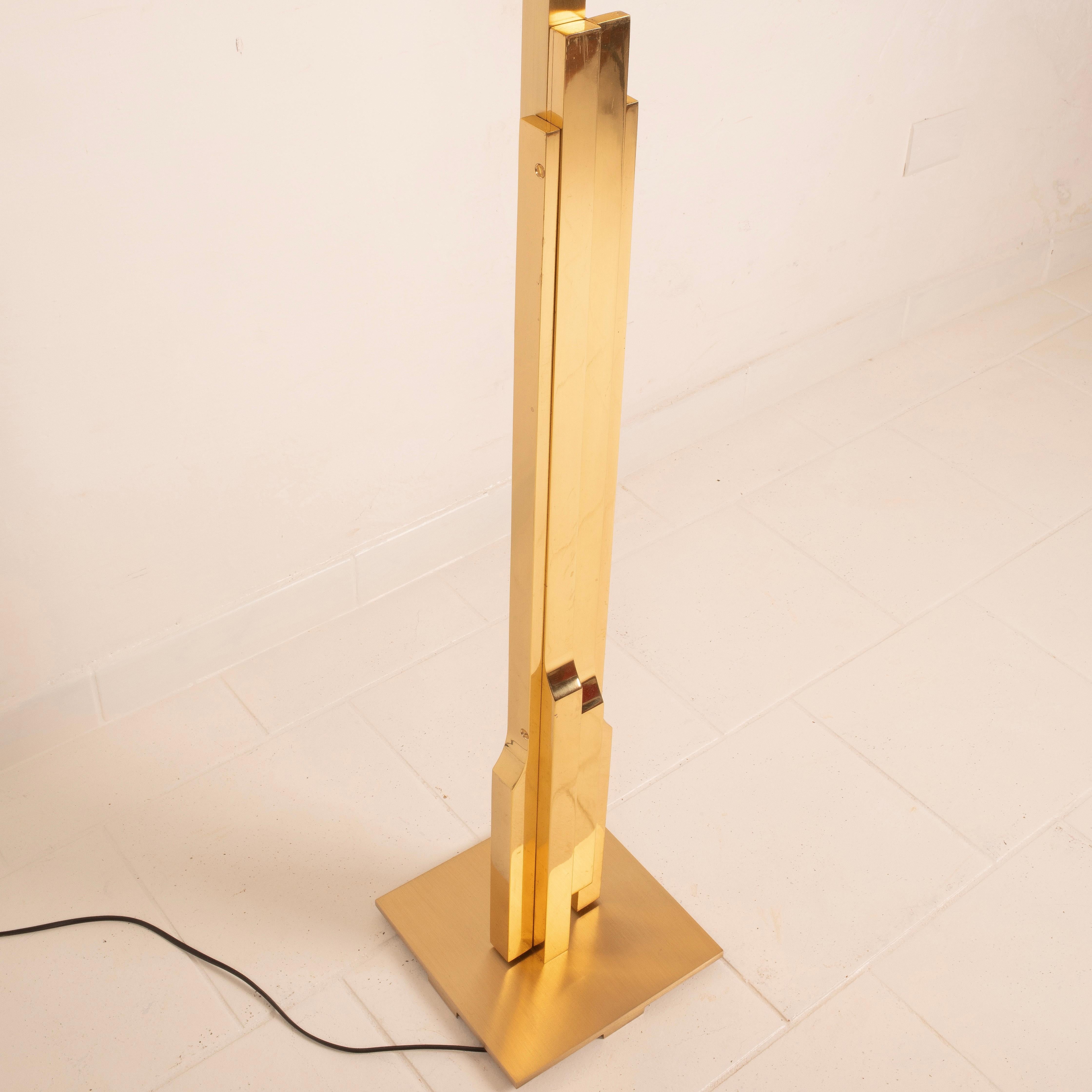 Rare Sculptural Gaetano Brass Floor Lamp by Luciano Frigerio, Italy 1960 in vendita 7