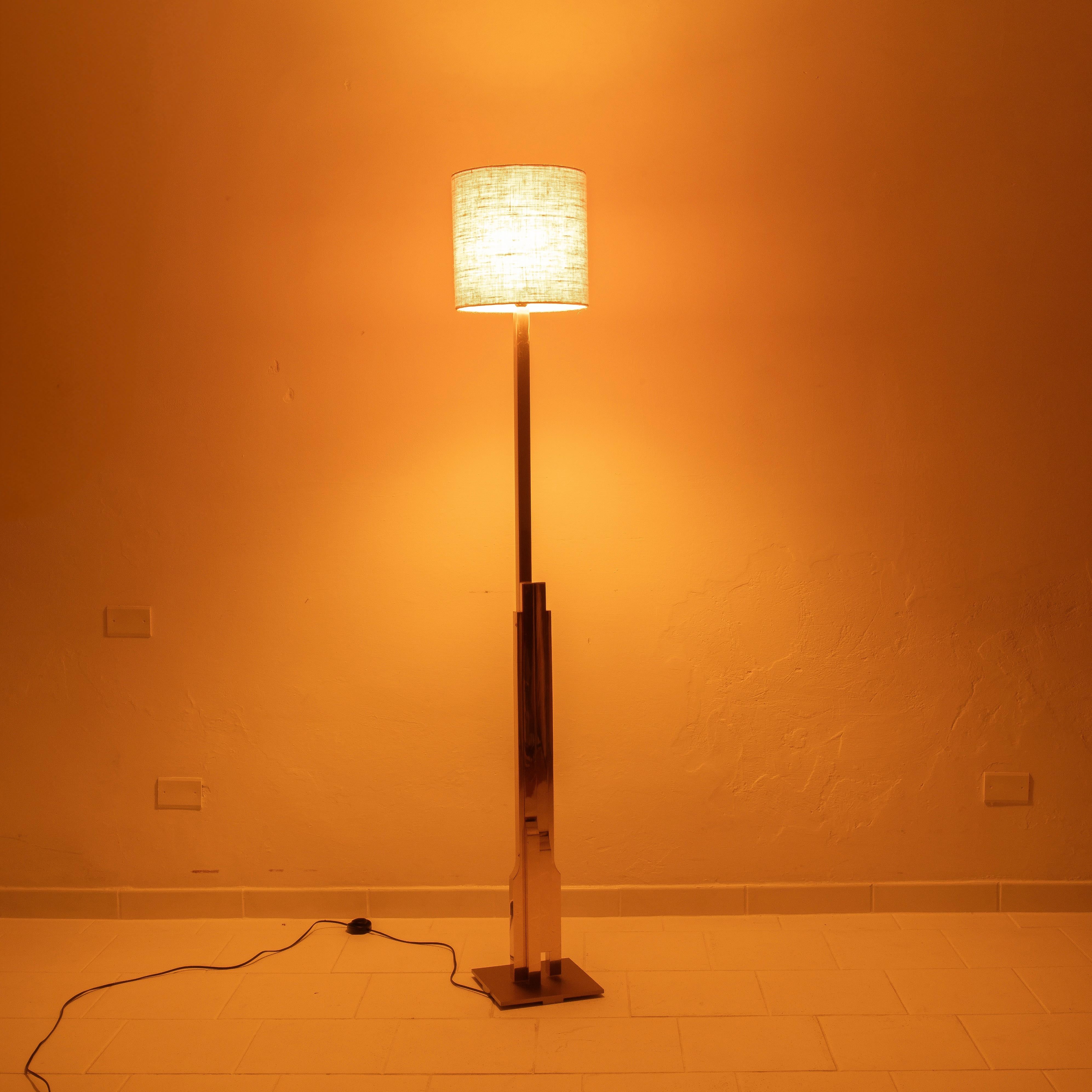 Rare Sculptural Gaetano Brass Floor Lamp by Luciano Frigerio, Italy 1960 in vendita 12