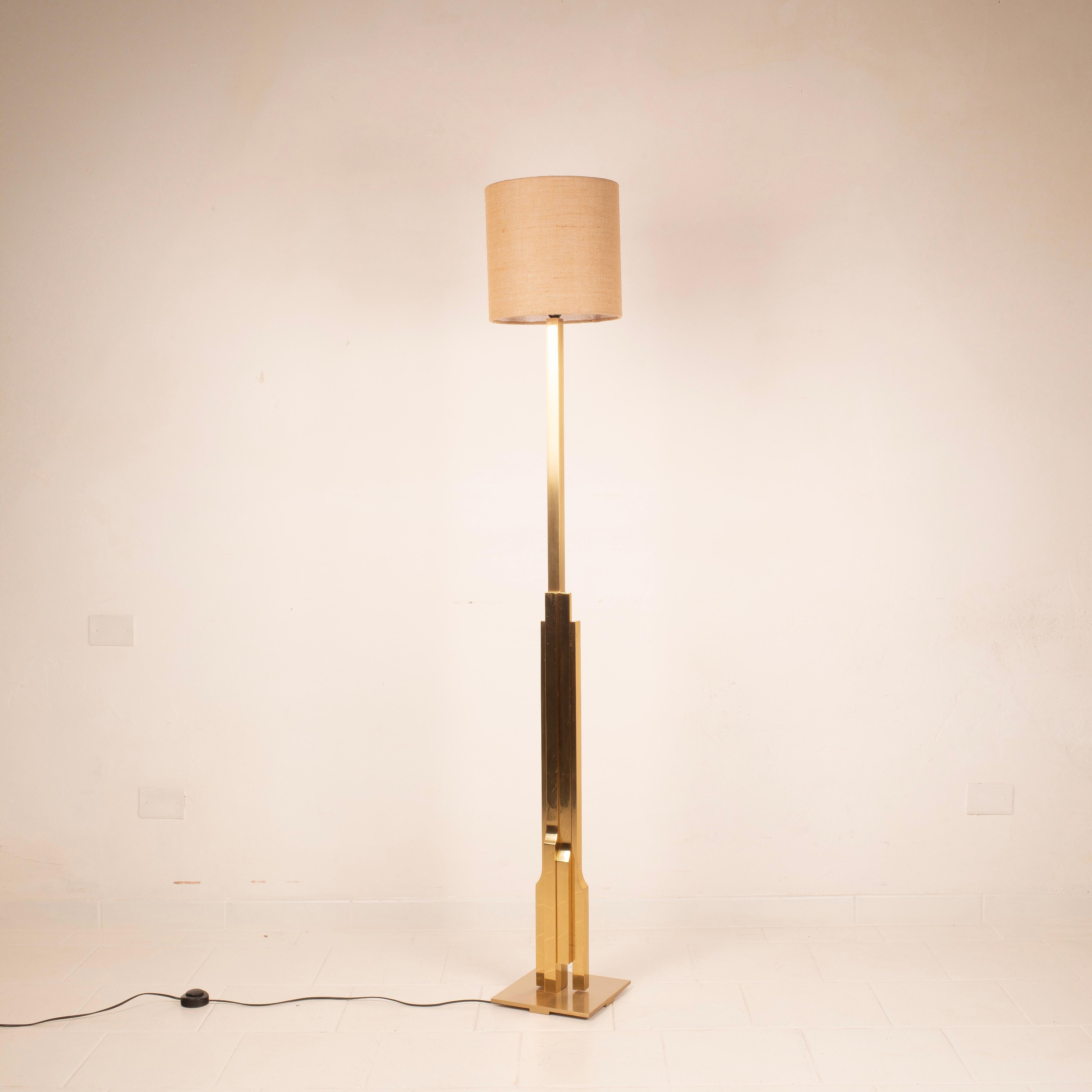Extraordinary and exceptionally rare sculptural floor lamp, model “Gaetano”, designed and produced by Luciano Frigerio for Frigerio di Desio in the late 1960s.

This piece belongs to the celebrated “Scultura 99” collection, a limited edition of 99