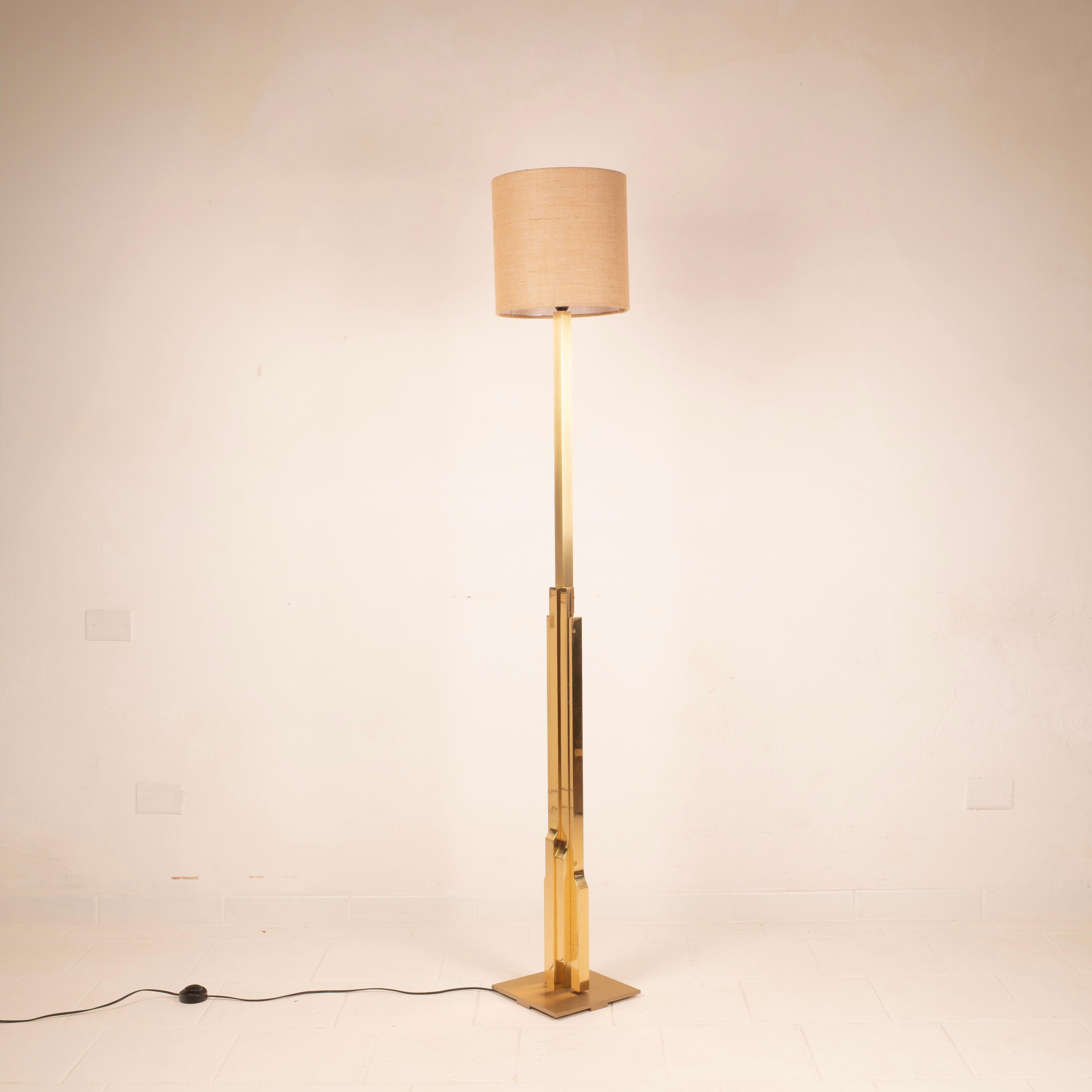 Rare Sculptural Gaetano Brass Floor Lamp by Luciano Frigerio, Italy 1960 In condizioni buone in vendita a Conversano, IT