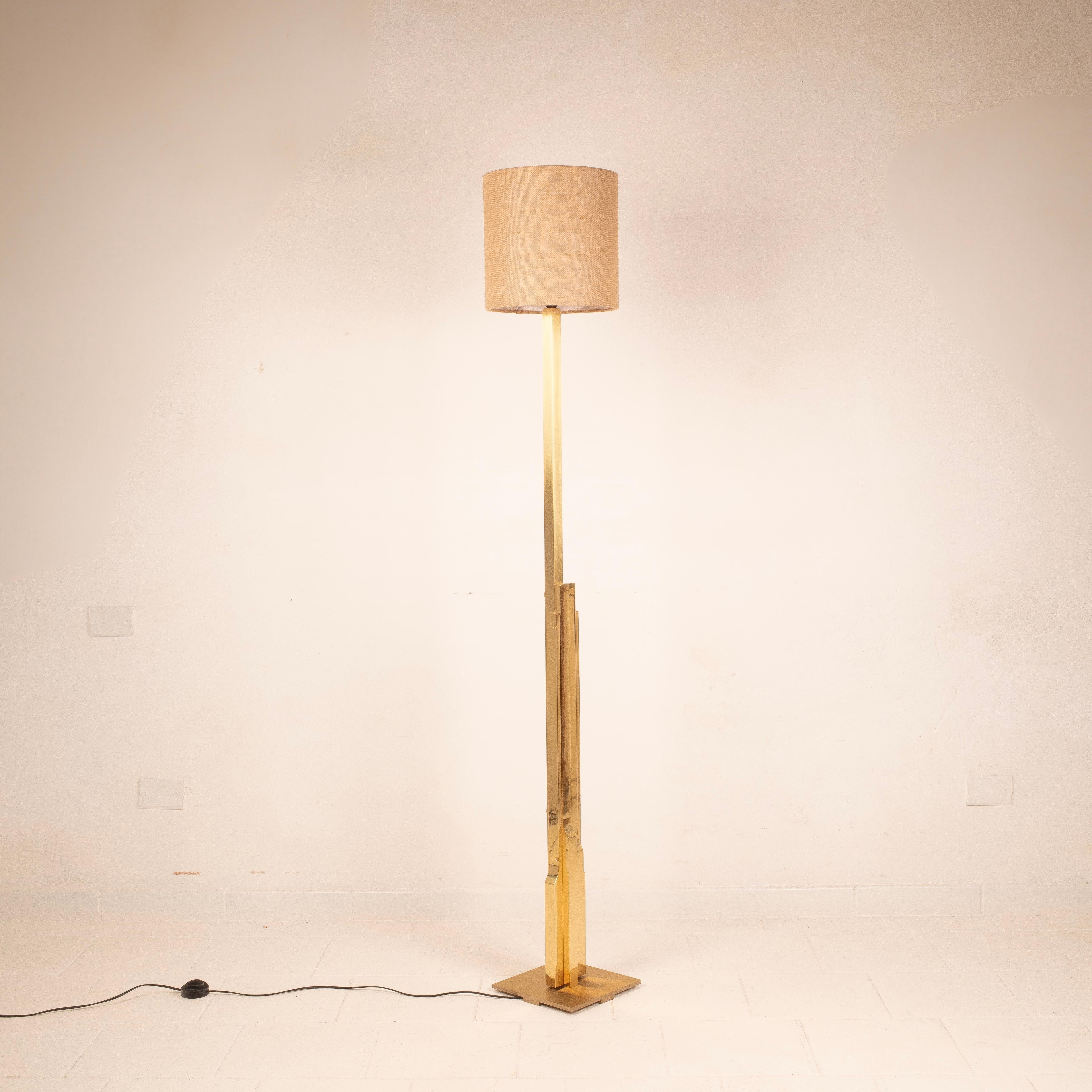 Ottone Rare Sculptural Gaetano Brass Floor Lamp by Luciano Frigerio, Italy 1960 in vendita