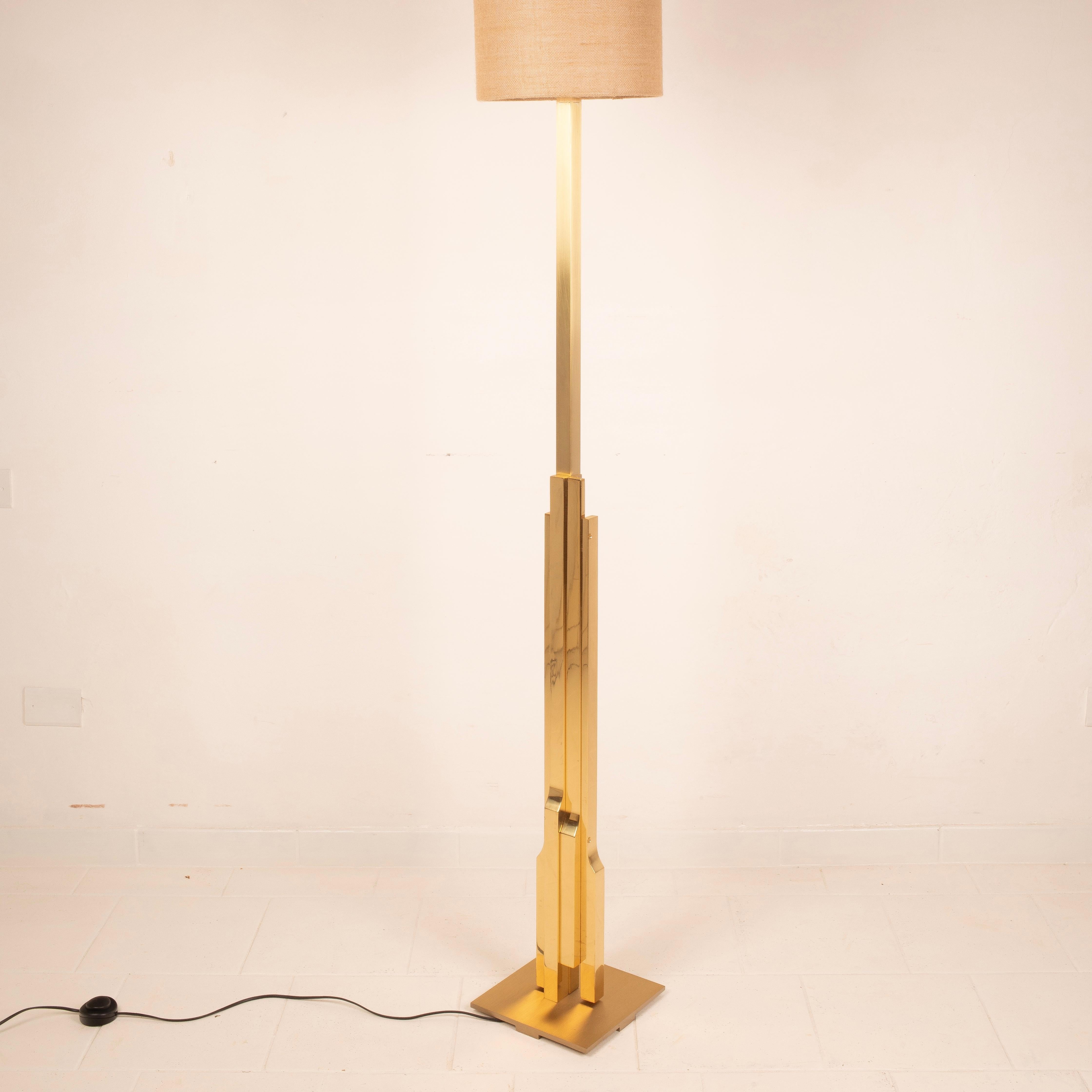 Rare Sculptural Gaetano Brass Floor Lamp by Luciano Frigerio, Italy 1960 in vendita 4