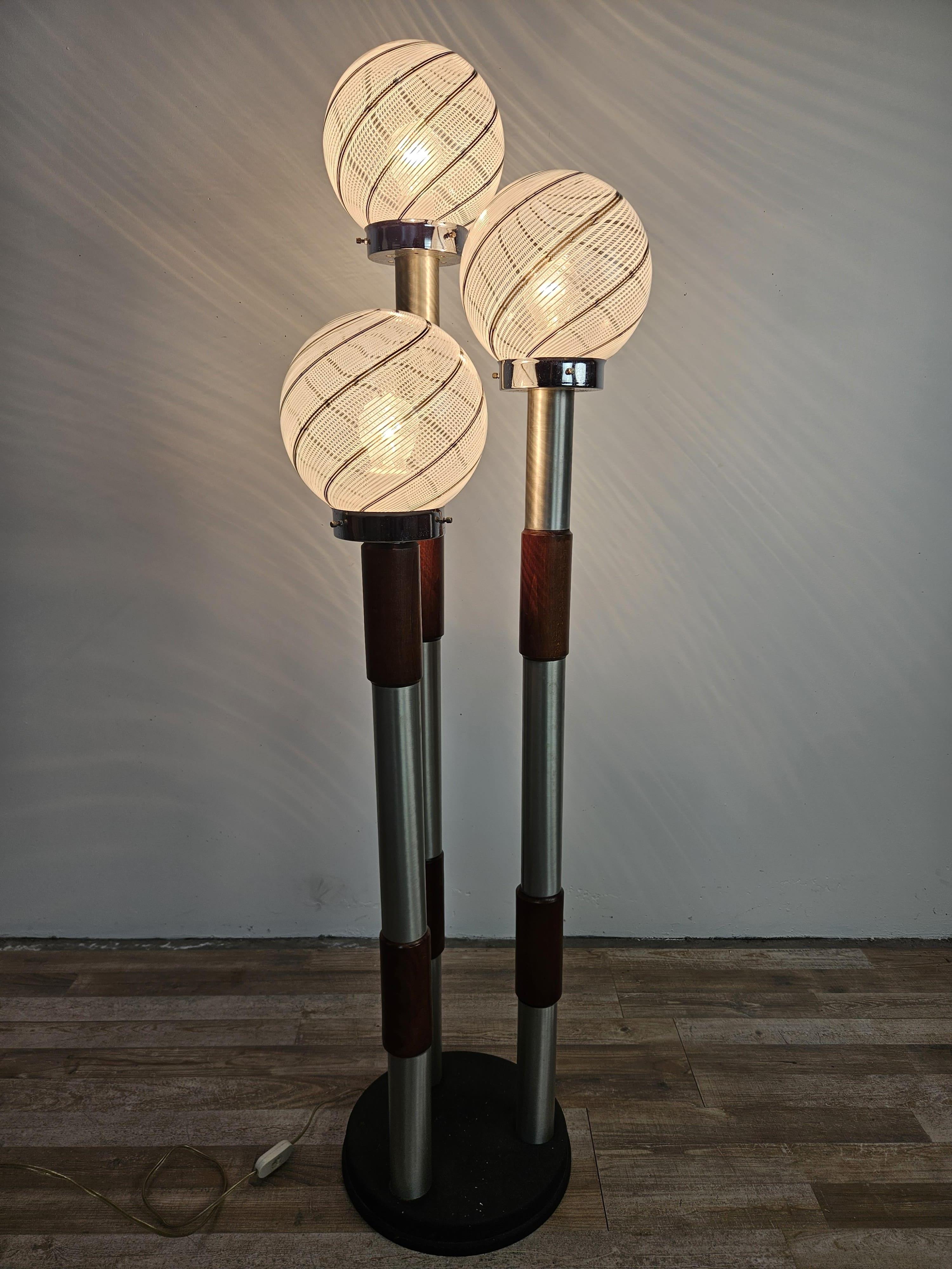 Swirl Murano glass floor lamp with three light points Mid Century 1970s For Sale 11