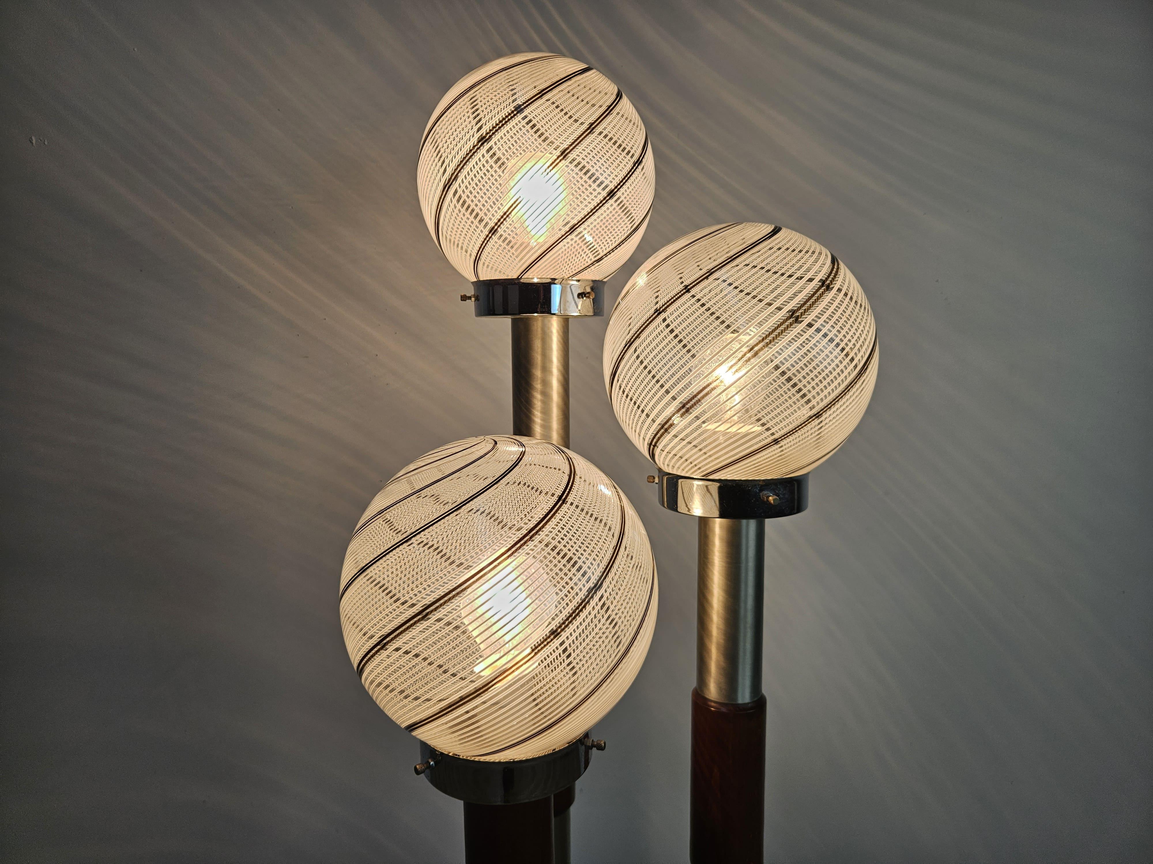 Swirl Murano glass floor lamp with three light points Mid Century 1970s For Sale 12
