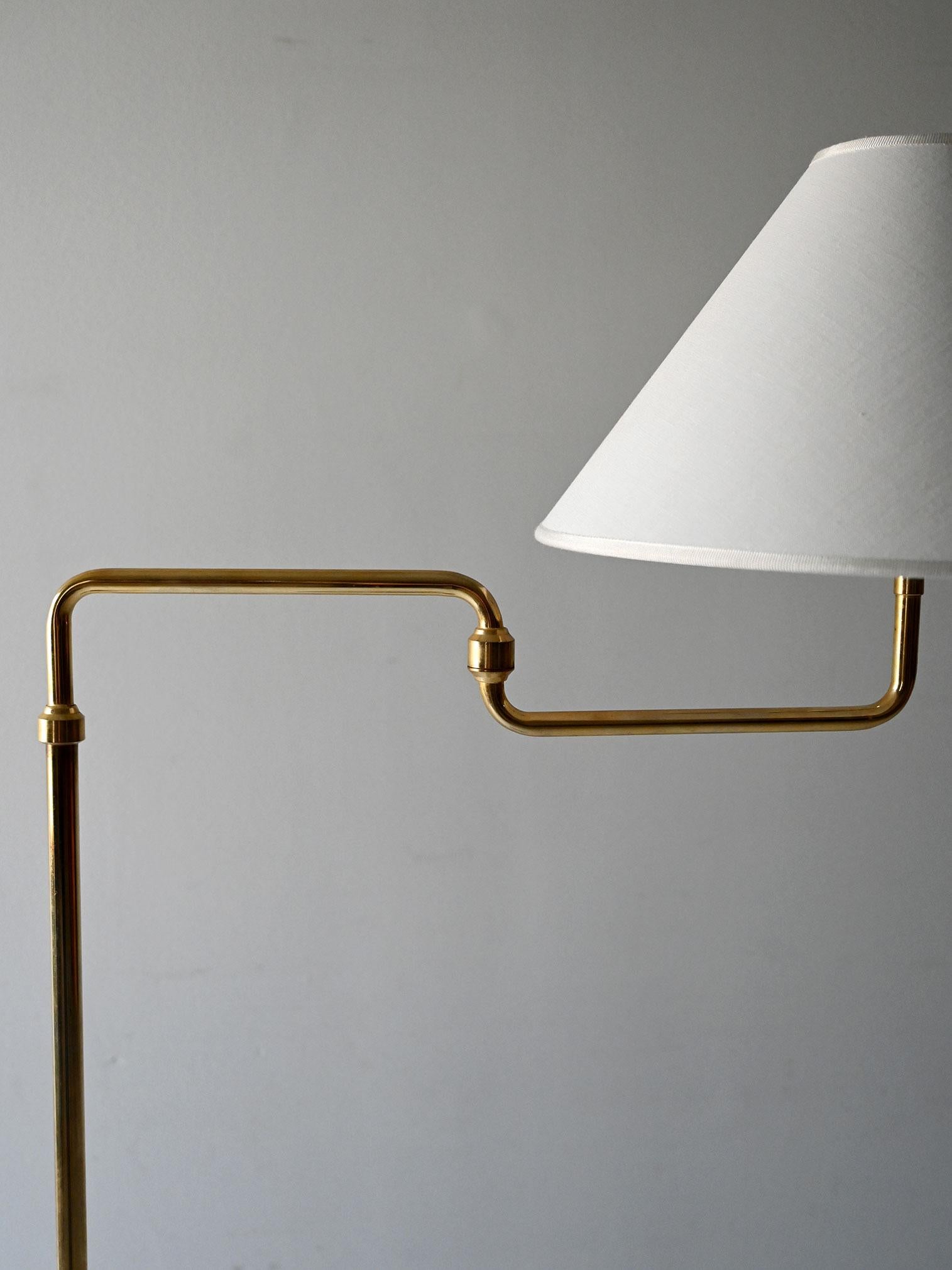 Piantana scandinava vintage anni 50 in ottone In condizioni buone in vendita a Brescia, IT