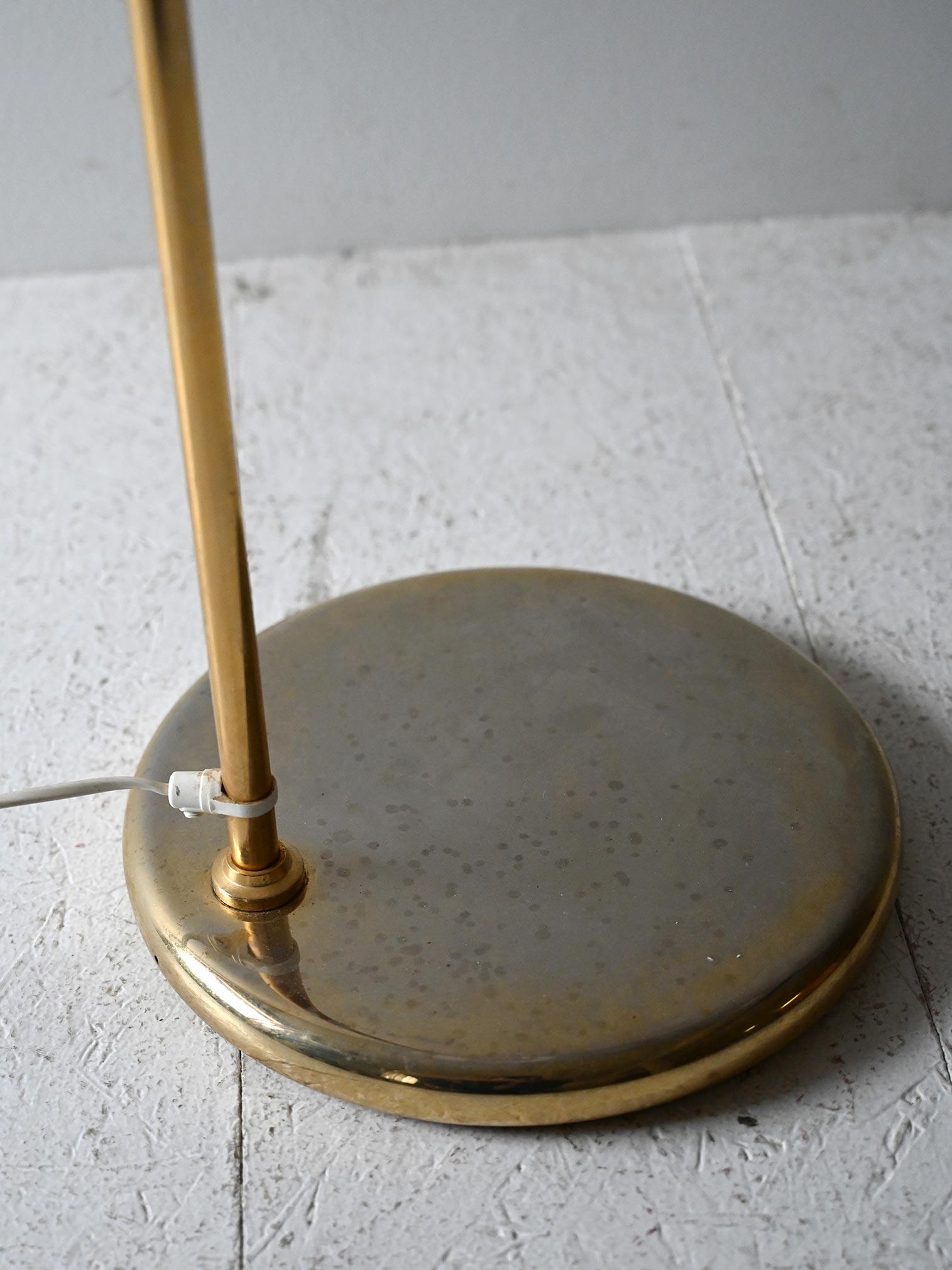 Piantana scandinava vintage anni 50 in ottone in vendita 1