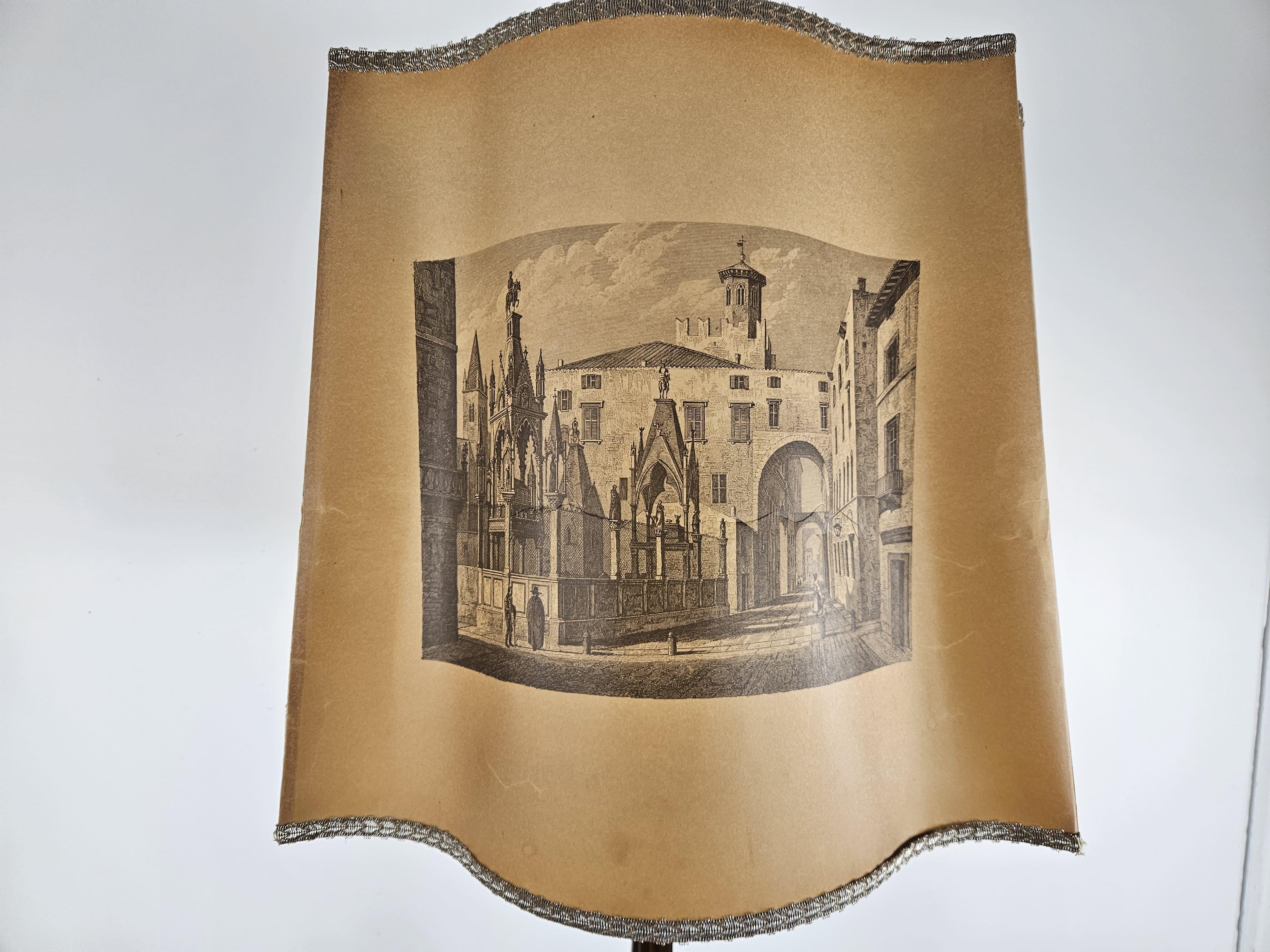 Lámpara de pie vintage de madera con plafón de papel estampado Madera en venta