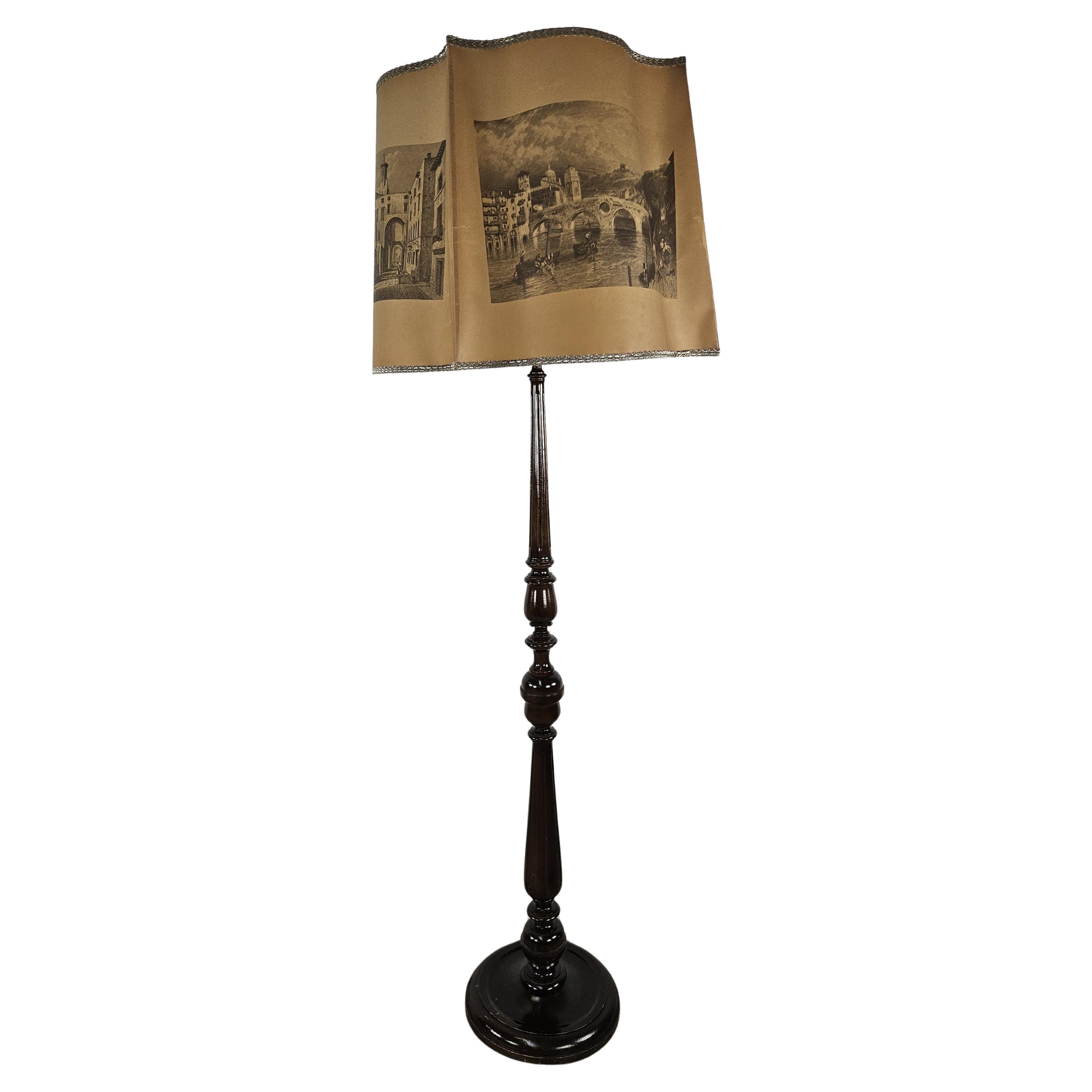 Lámpara de pie vintage de madera con plafón de papel estampado