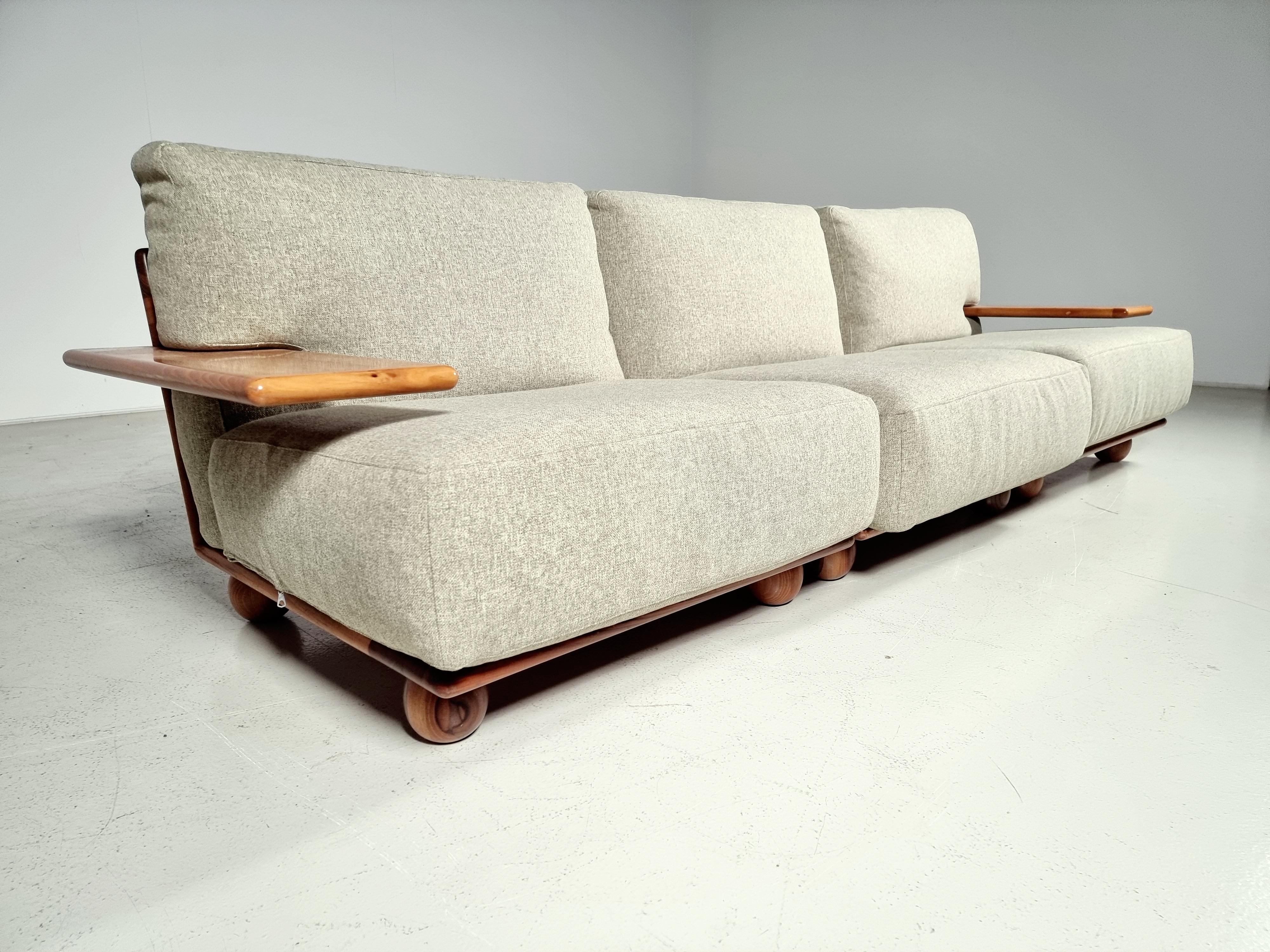 Fantastic high-quality modular sofa designed by Mario Bellini for Cassina, Italy 1971. This set was called Pianura and has a solid walnut wood frame and solid walnut legs. The wood makes the design really stand out. The cushions are reupholstered in