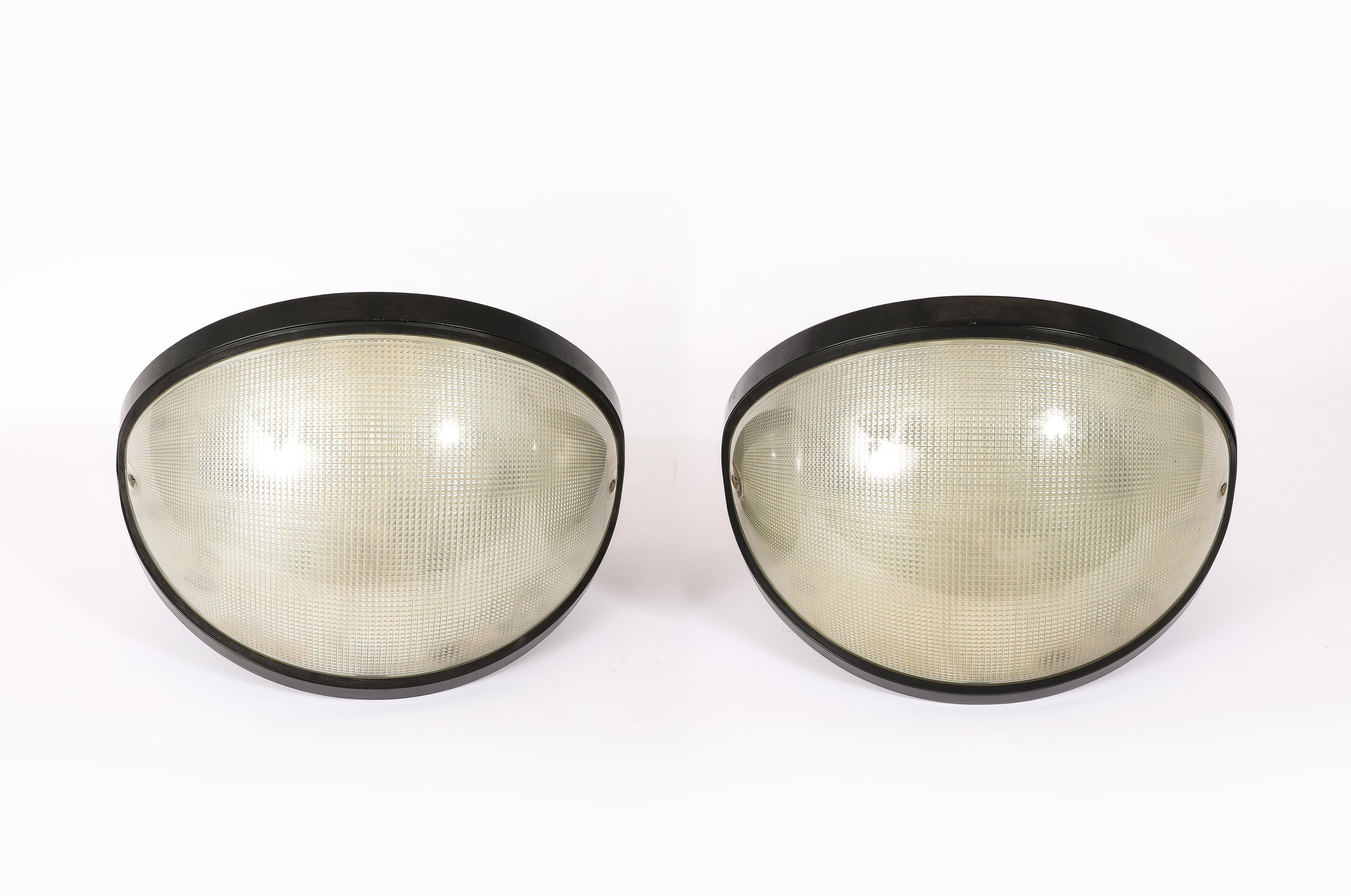 Pair of Industrial 'Totum' Lights for Zerbetto, Italy, 1970's For Sale 4