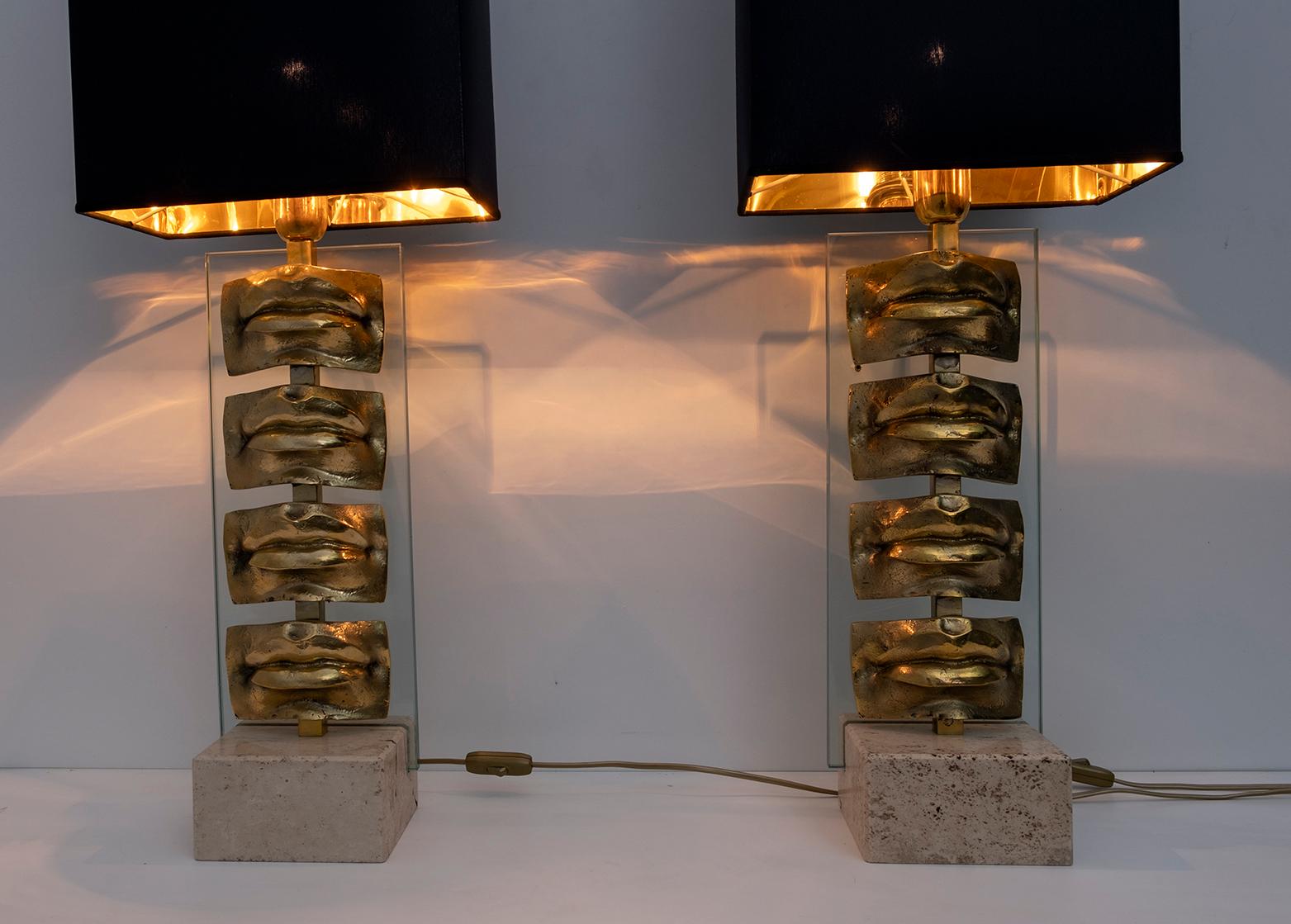 Post-Modern Pair of Modernist Italian Casting Brass Lips Table Lamps For Sale