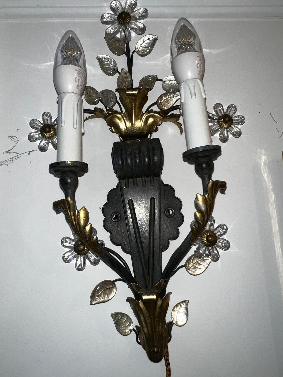 Paar Wandleuchten aus vergoldetem Schmiedeeisen, von Banci Firenze, Italien, ca. 60er Jahre (Mitte des 20. Jahrhunderts) im Angebot