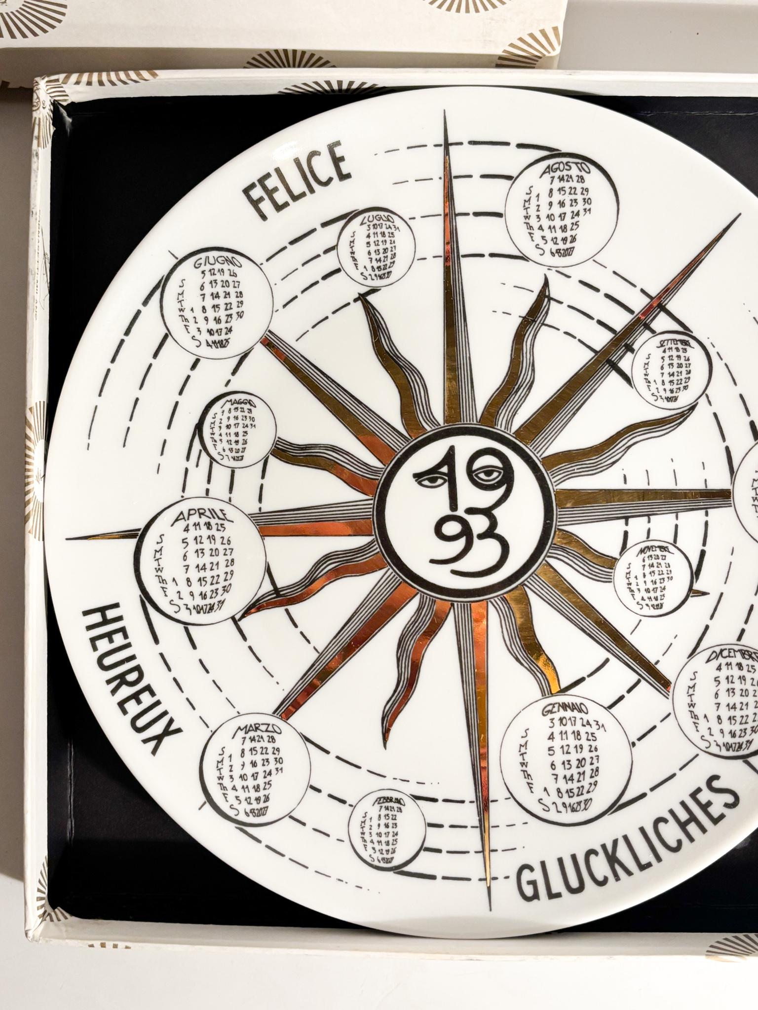 Piatto Calendario in Ceramica di Fornasetti Anni 1993 Moderno de mediados de siglo en venta