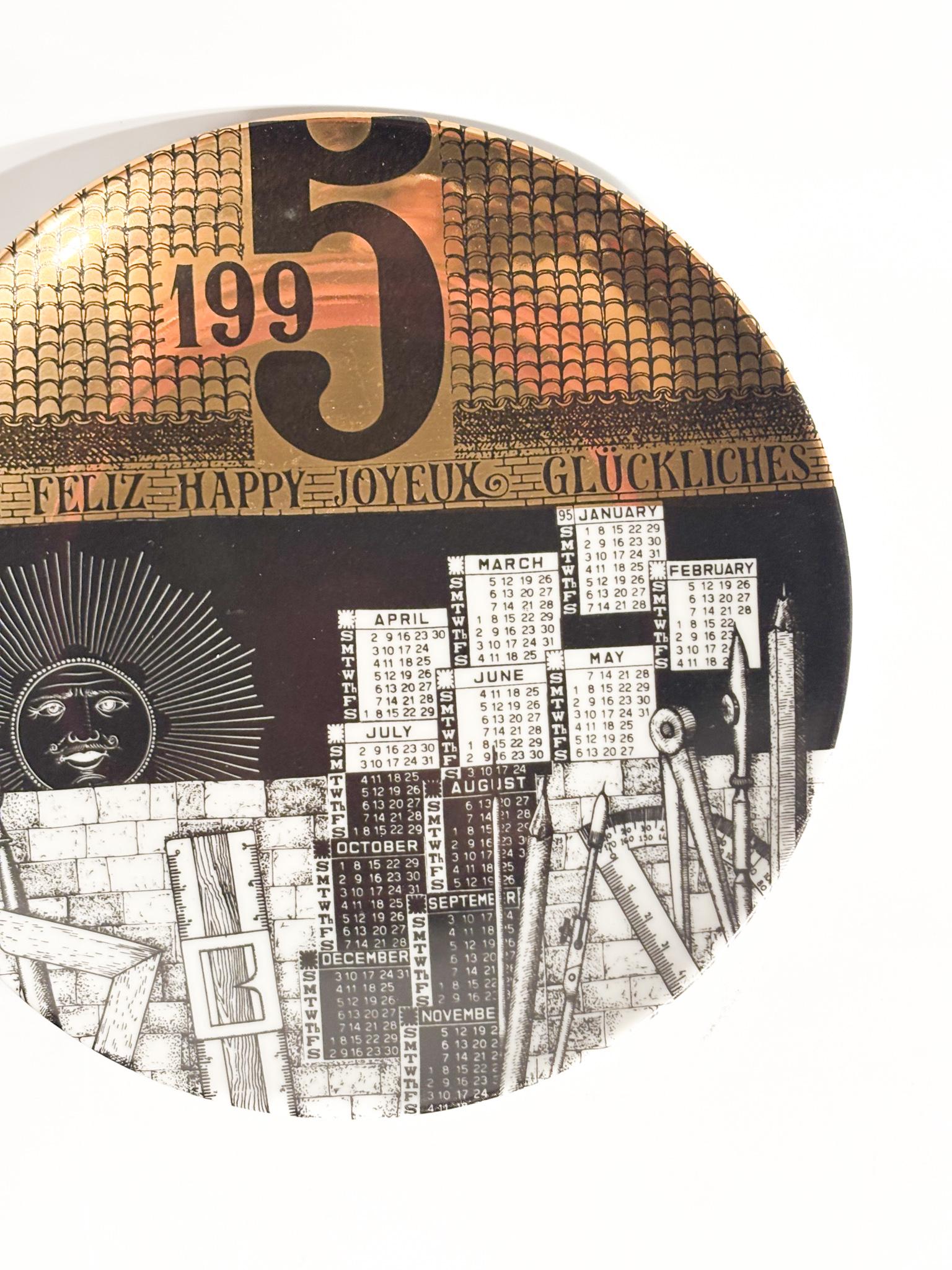 Piatto Calendario in Ceramica di Fornasetti Anni 1995 In Good Condition For Sale In Milano, MI