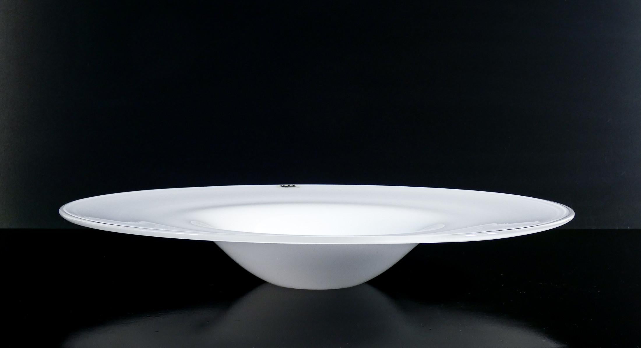 Piatto centrotavola design VEART, in vetro soffiato. Murano (Italian) im Angebot