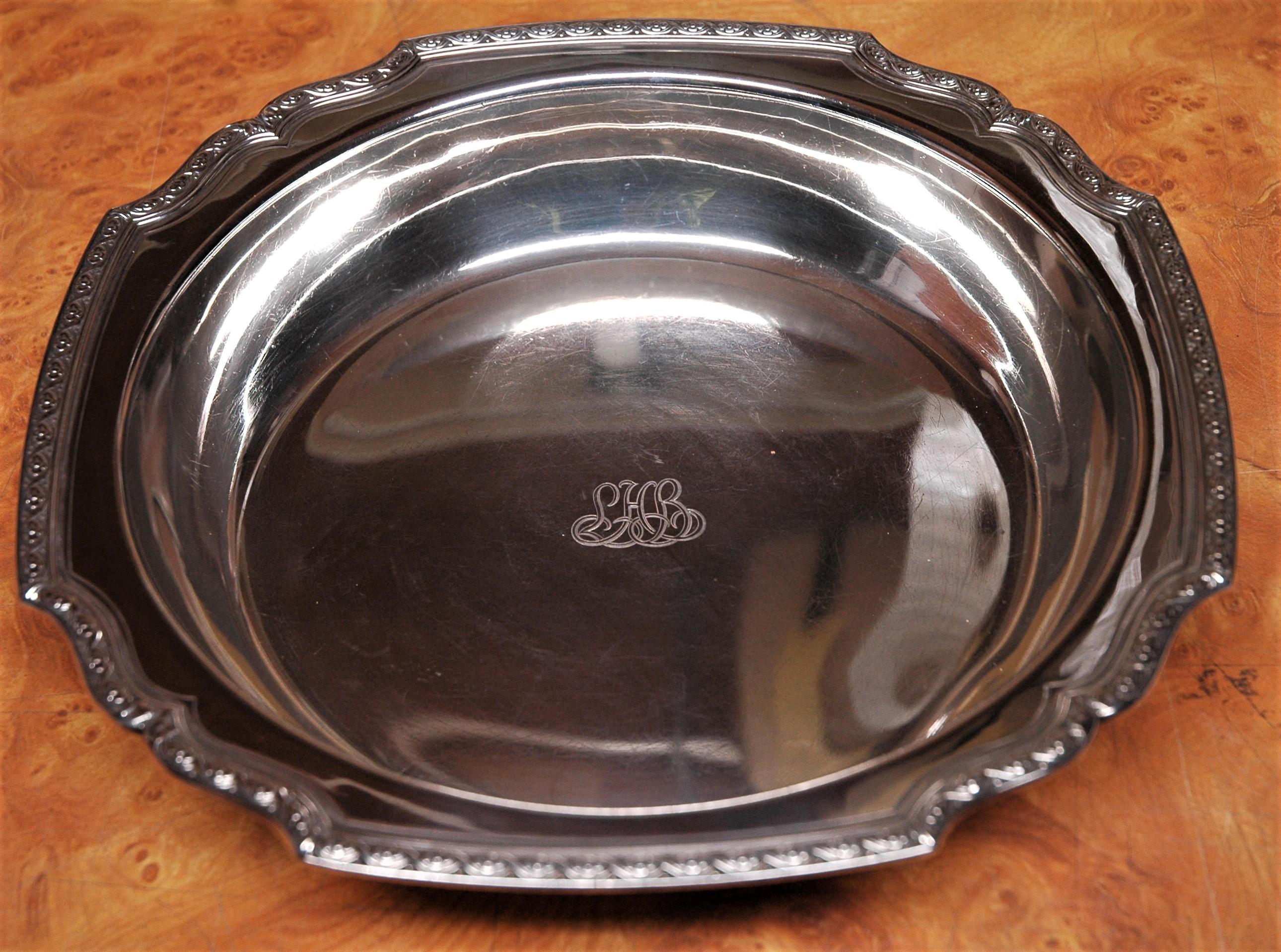 Tiffany & Co. signed silver centerpiece plate. In Excellent Condition For Sale In BARI, IT