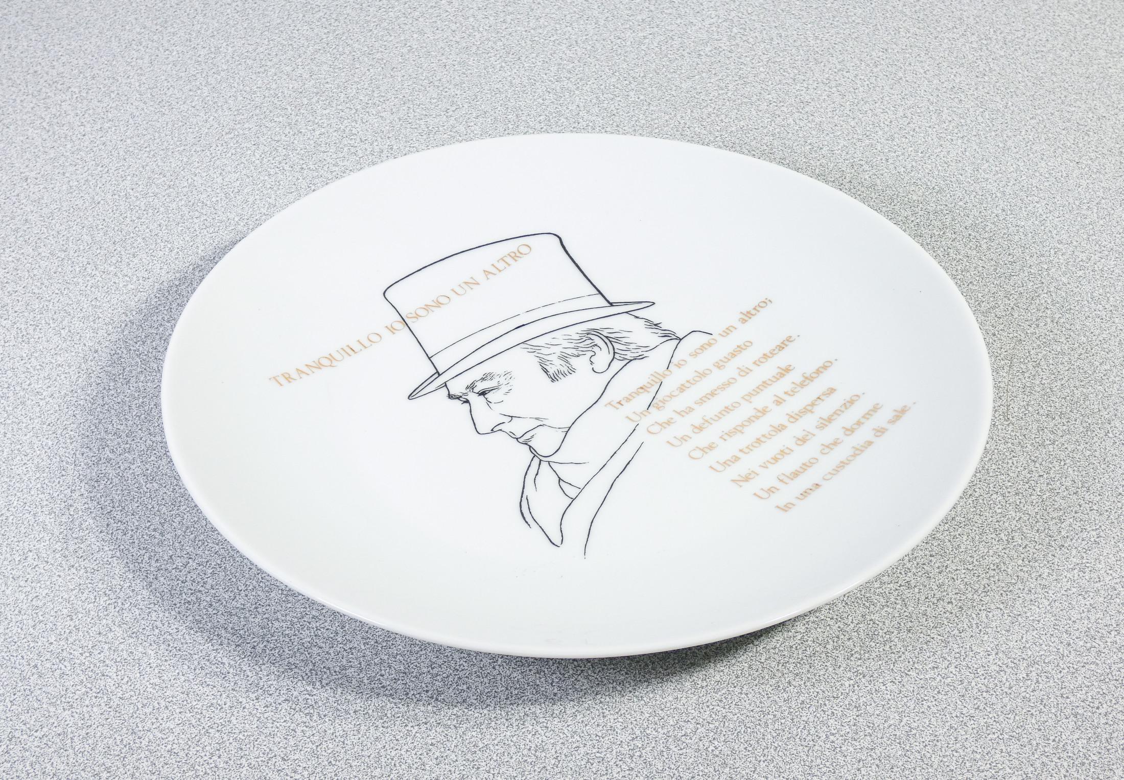 Piatto da collezione, design FORNASETTI con poesia di Raffaele CARRIERI In Good Condition For Sale In Torino, IT