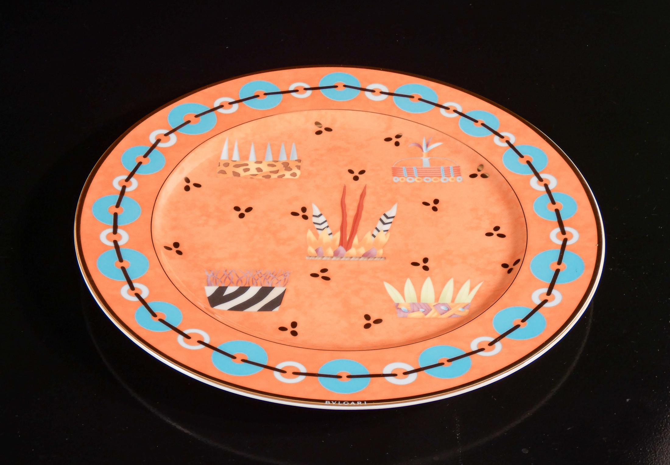 Piatto decorativo
in porcellana,
Copricapi Reali Tribali,
design ROSENTHAL
per BVLGARI.
Edizione limitata
e numerata 1044/3000.

ORIGINE
Germania

PERIODO
Anni 90

DESIGNER
ROSENTHAL
per BVLGARI

MATERIALI
Porcellana serigrafata

DIMENSIONI
Ø 31
