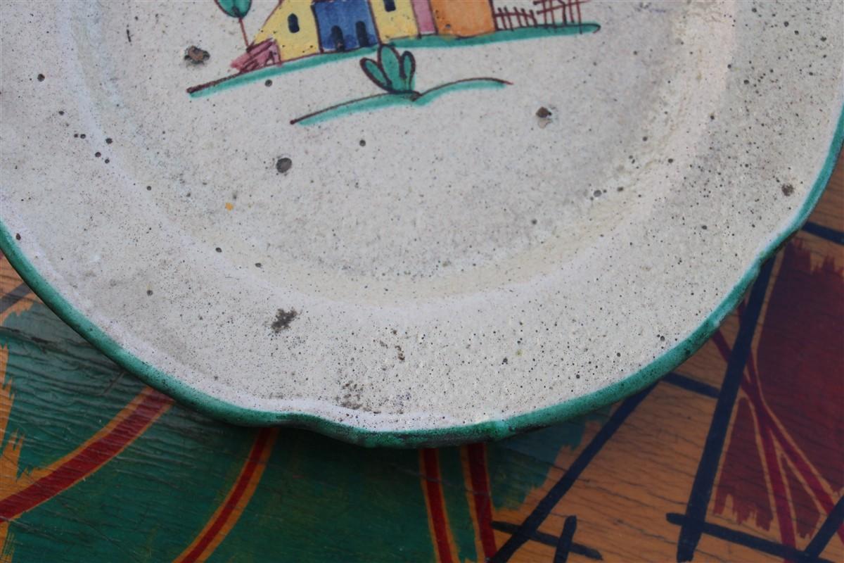 Plato redondo de cerámica Avallone Vietri sul Mare Mediados de siglo con casitas Italian en venta