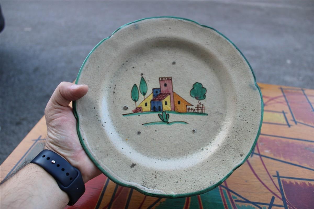 Plato redondo de cerámica Avallone Vietri sul Mare Mediados de siglo con casitas Mid-20th Century en venta
