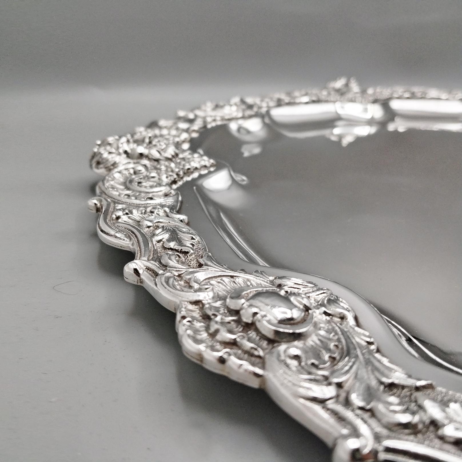 Hand-Crafted 20th century Italian plate made of 800 silver in baroque style For Sale
